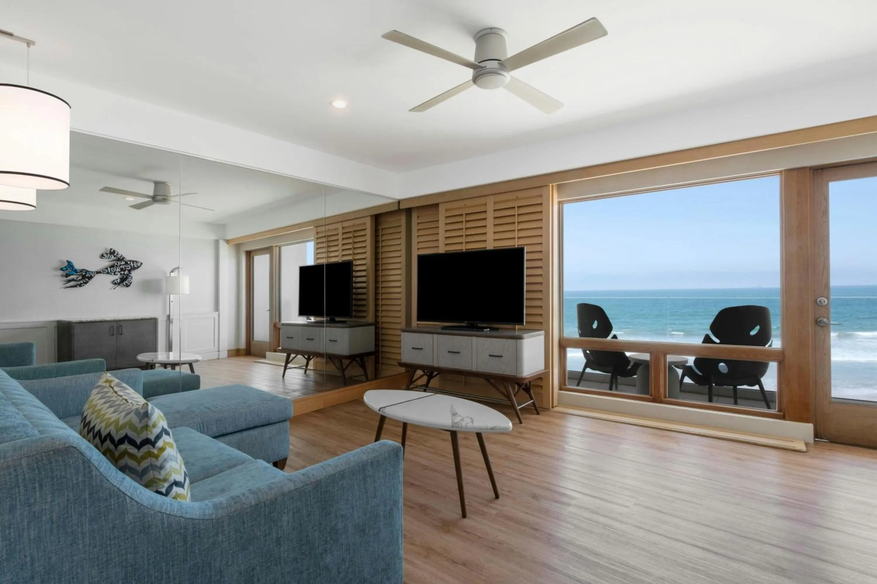 One-Bedroom Queen Suite with Ocean View in Pier South Resort, Autograph Collection