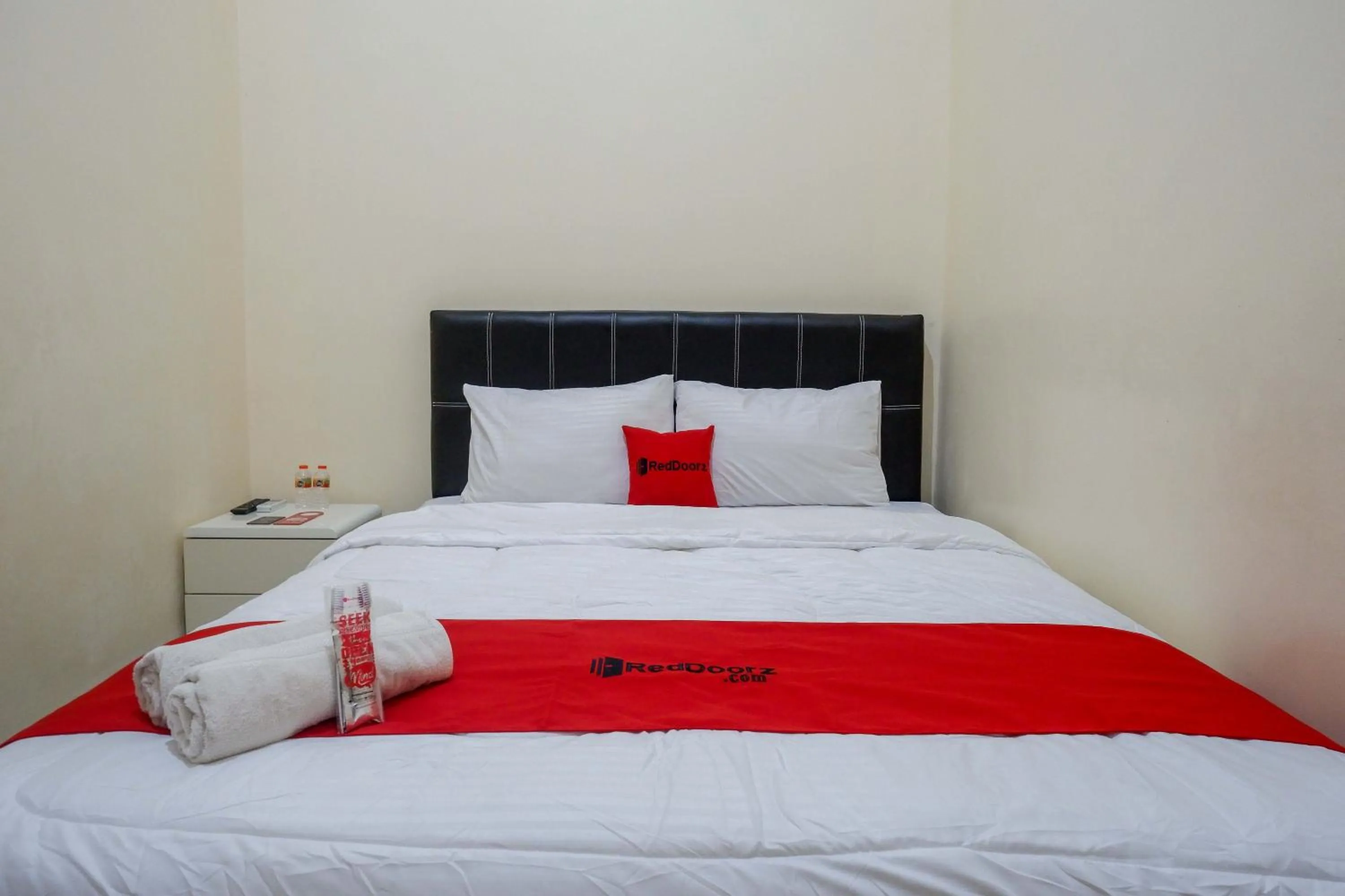 Standard Double Room in RedDoorz Syariah near Pasar Godong Grobogan