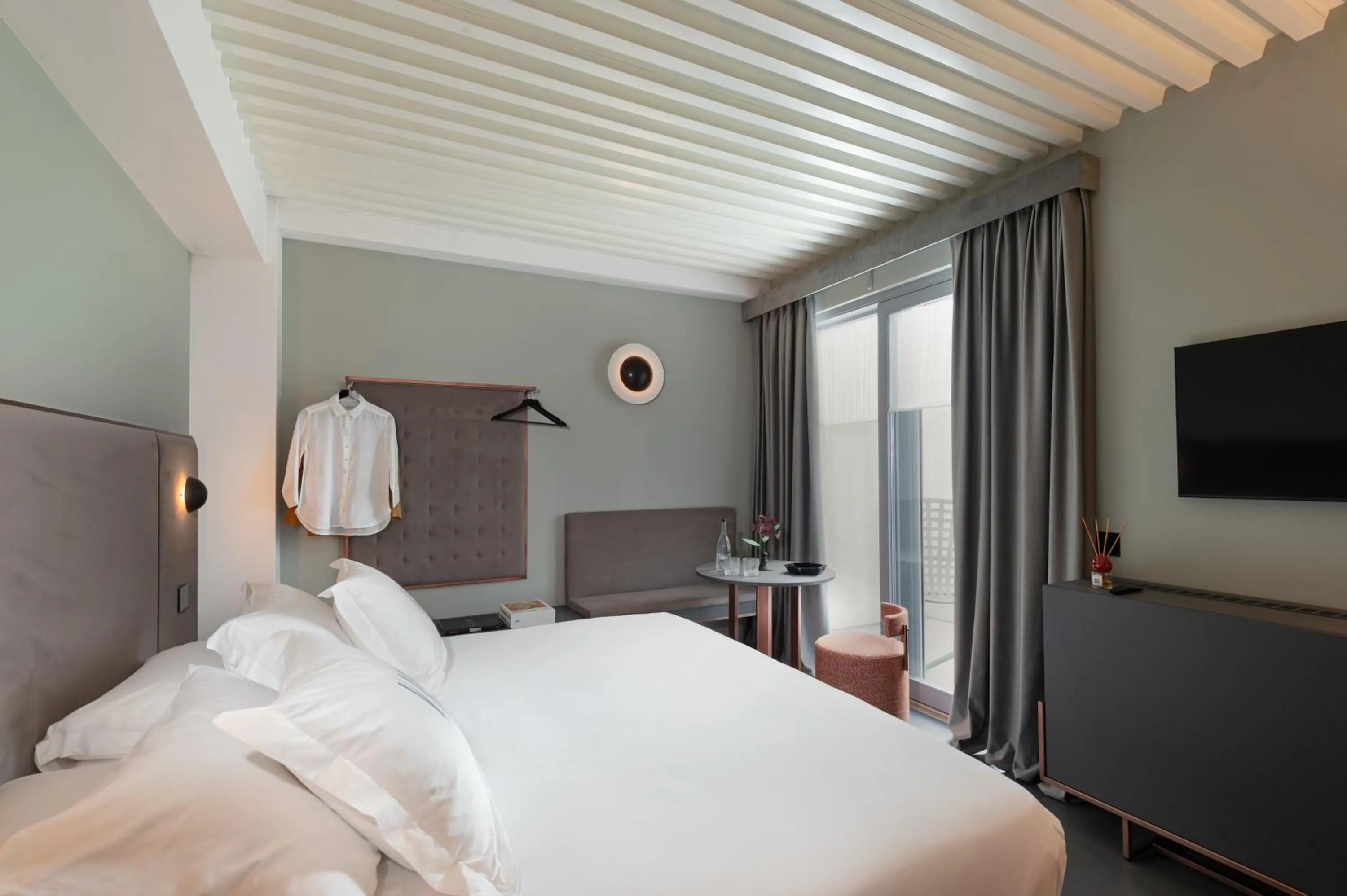 Queen Room with Spa Bath in VIS Urban Suites&Spa