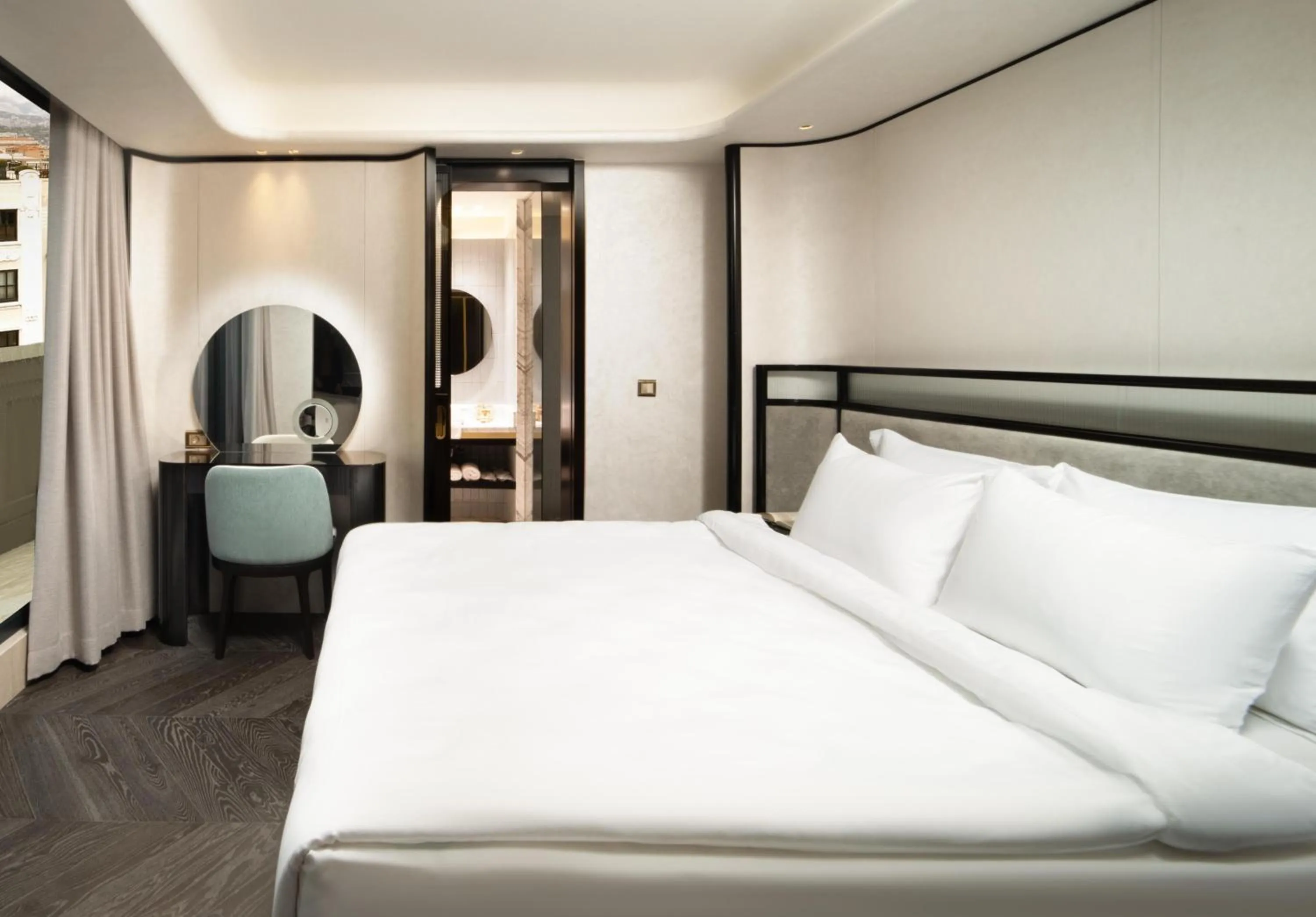 King Suite with Balcony in Bentley Hotel Bosphorus - Special Class