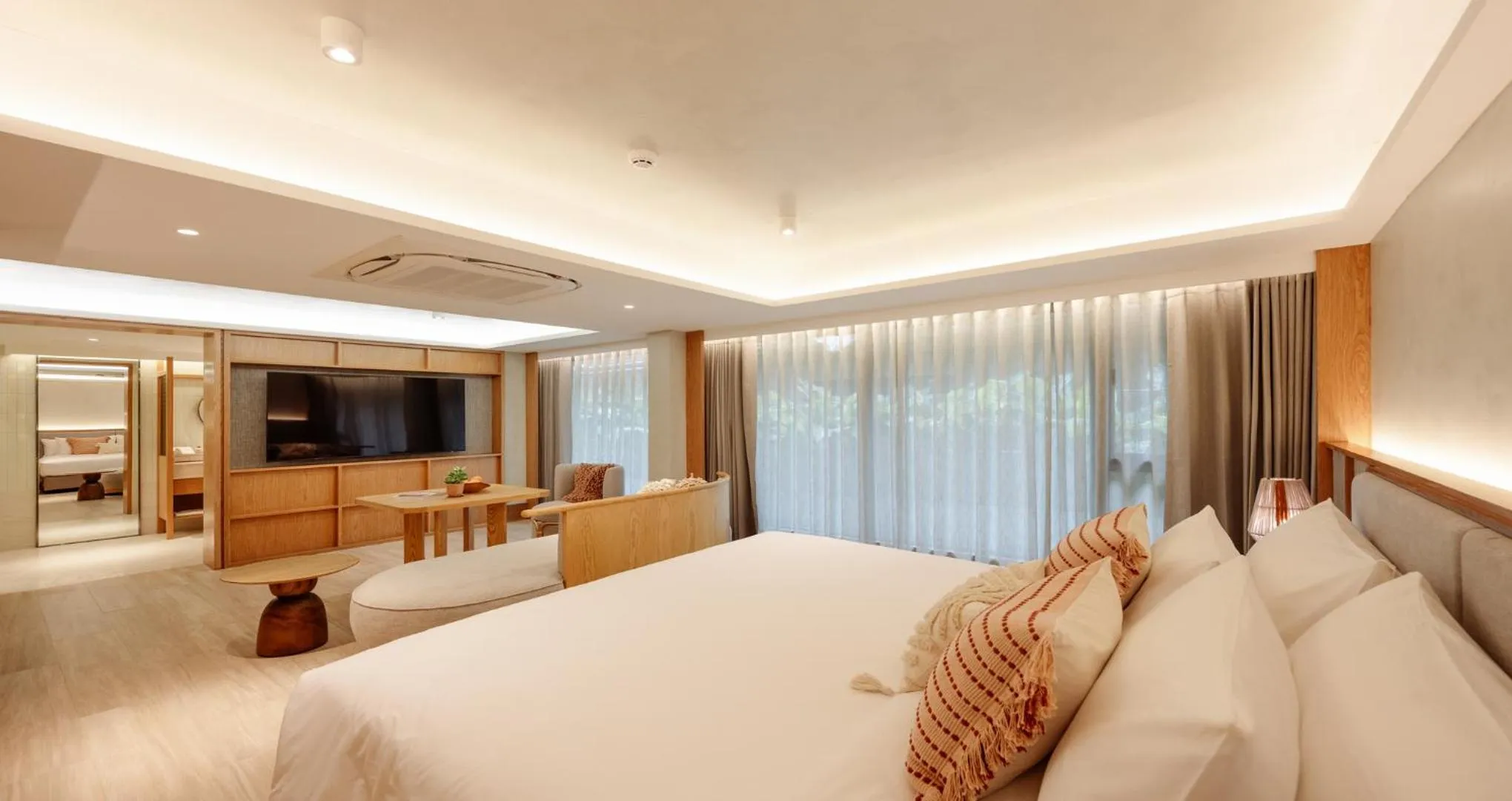 Premier Plus King with Bathtub in Ad Lib Hotel Bangkok