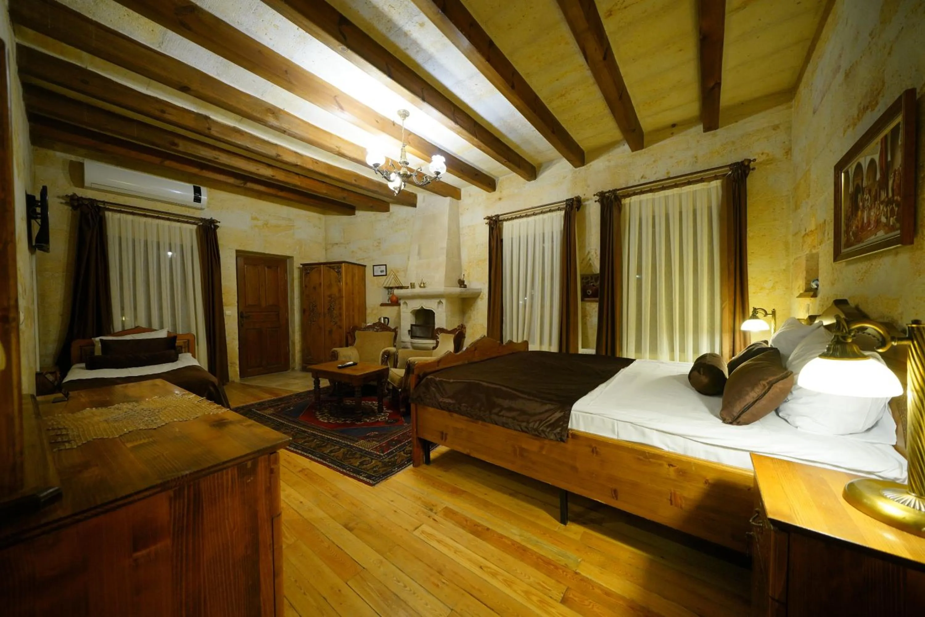 Standard Family Room in Harman Cave Hotel