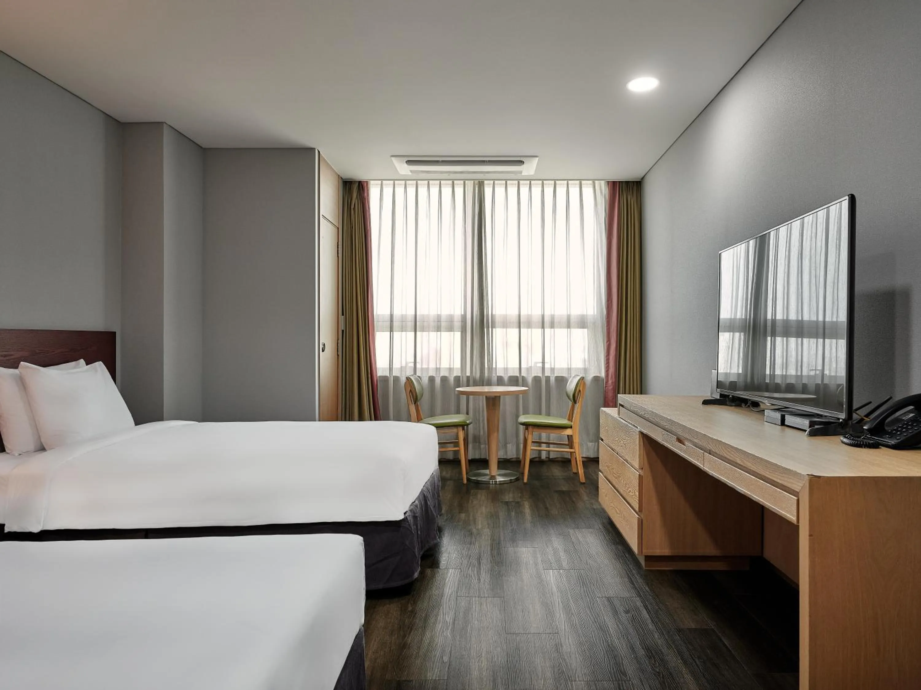 Superior Twin in Ramada Hotel and Suites Seoul Namdaemun