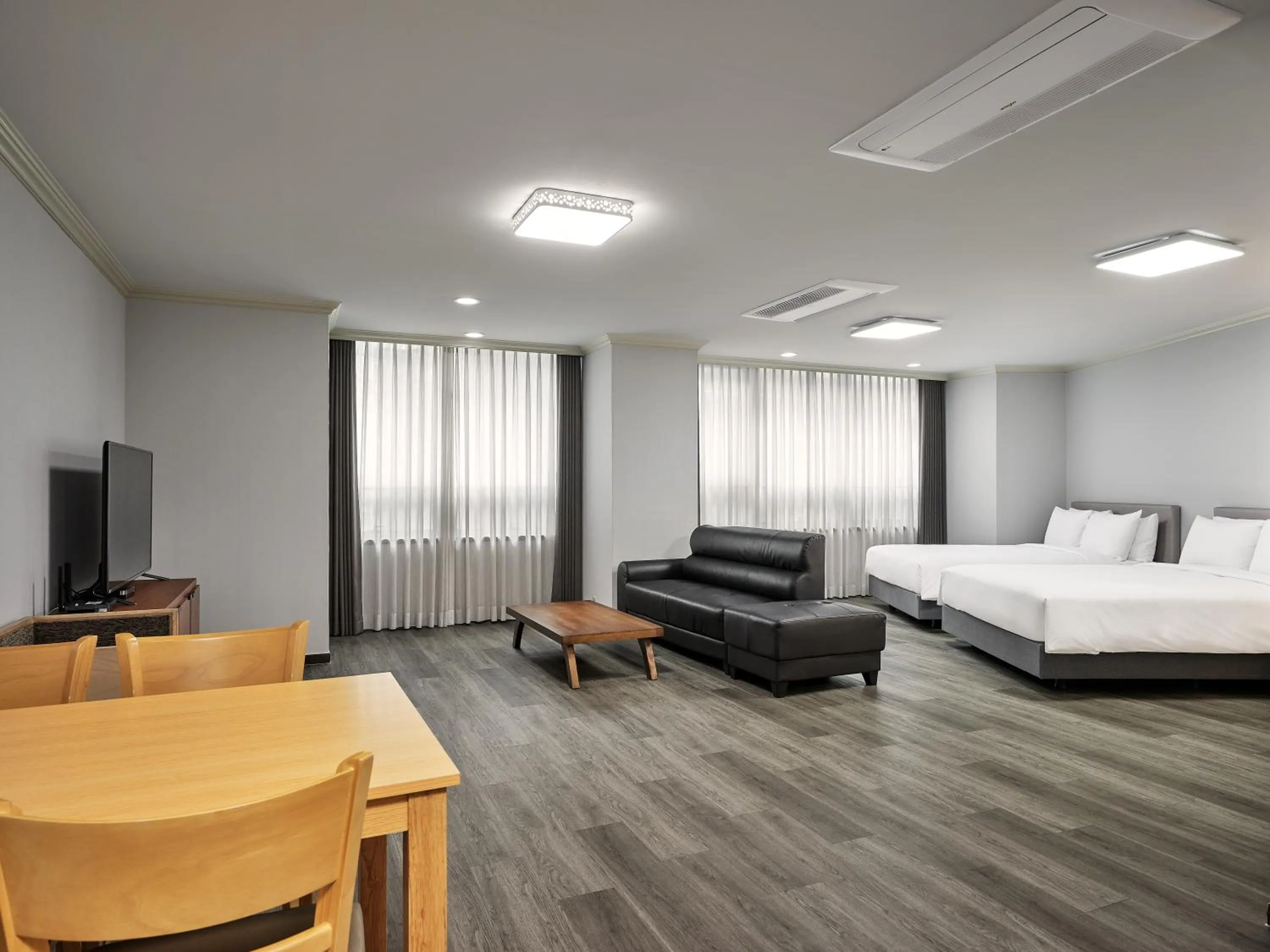 Premier Family Room with Breakfast & Seoul City Tour bus Tickets in Ramada Hotel and Suites Seoul Namdaemun