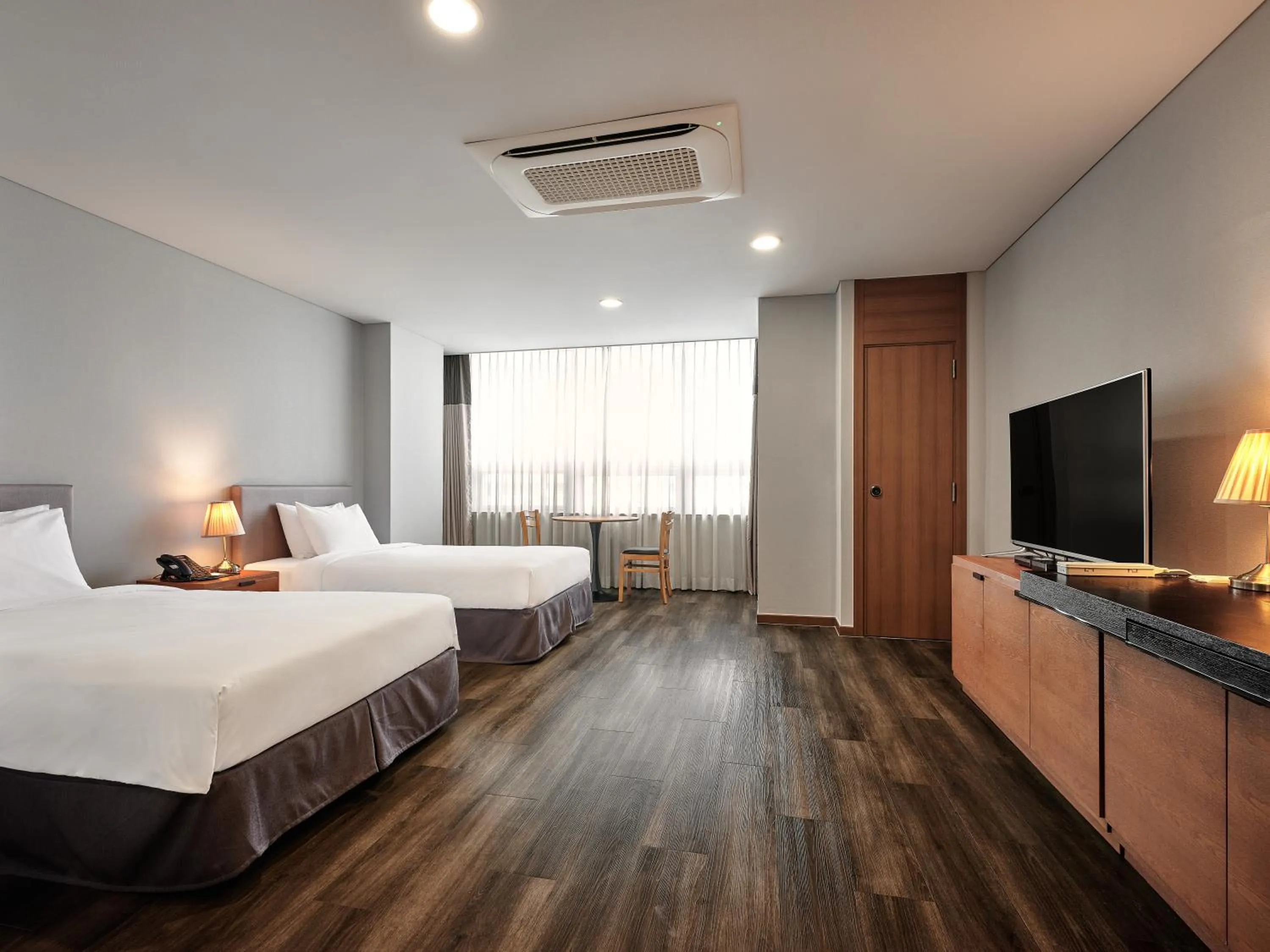 Deluxe Twin in Ramada Hotel and Suites Seoul Namdaemun