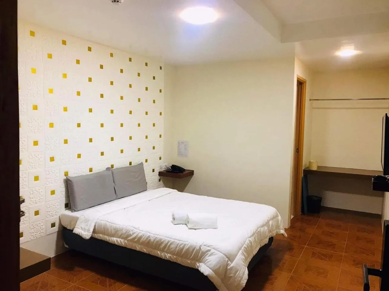 Deluxe Double Room in I'm Inn Hotel Sorsogon near SM or Terminal