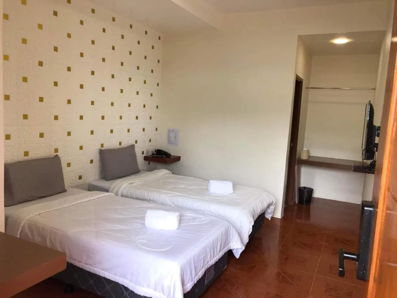 Deluxe Twin Room in I'm Inn Hotel Sorsogon near SM or Terminal