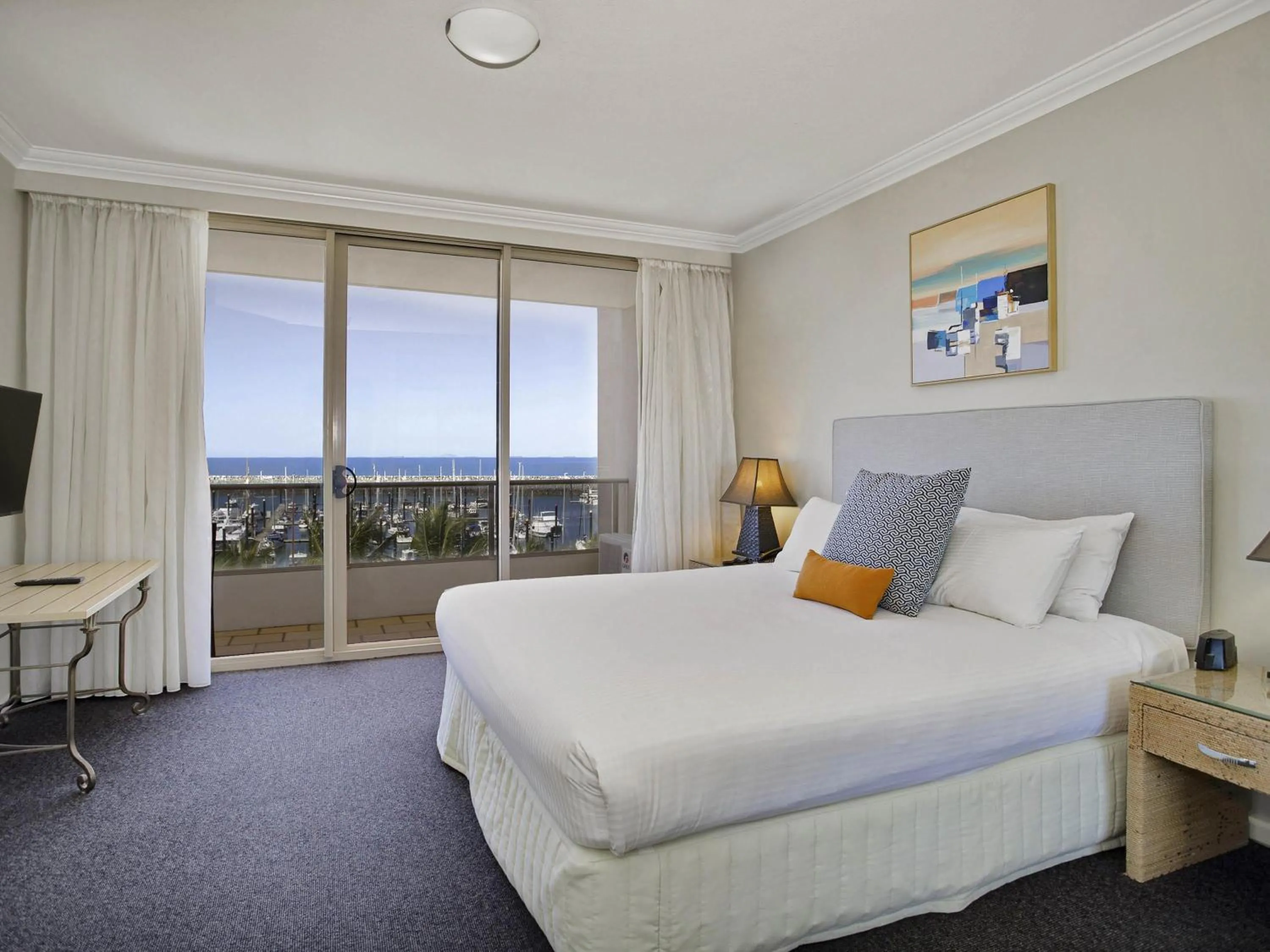 Deluxe King Spa Suite with One King Bed in Mantra Mackay