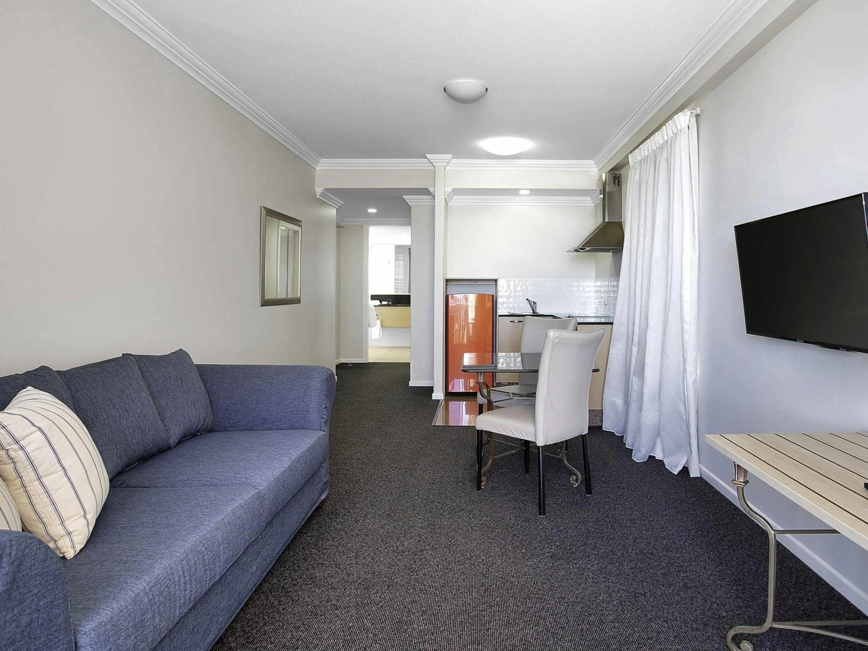 Executive Queen Room with Balcony in Mantra Mackay