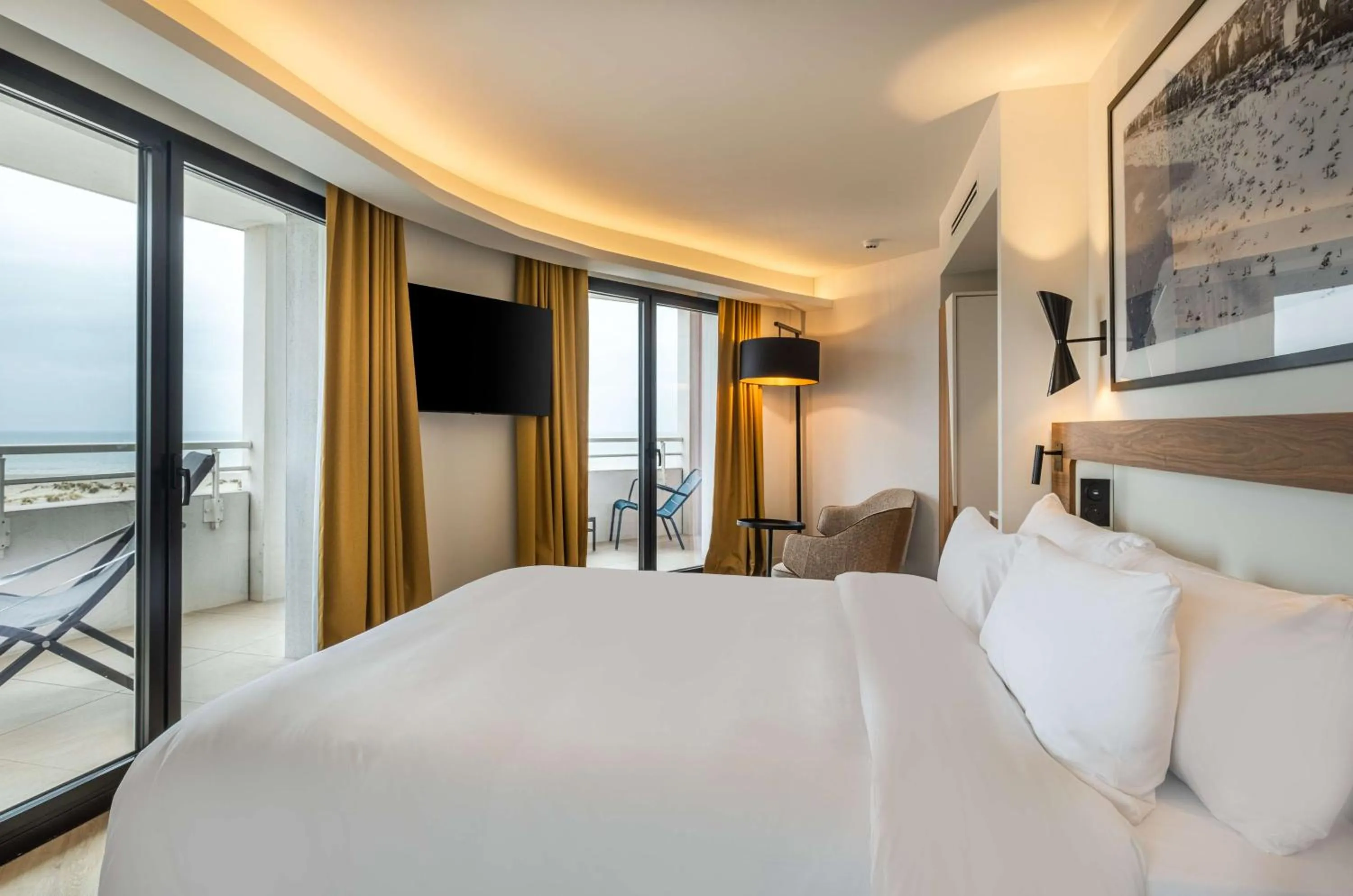 Junior Suite with Balcony and Sea View in Radisson Blu Grand Hotel & Spa, Malo-Les-Bains