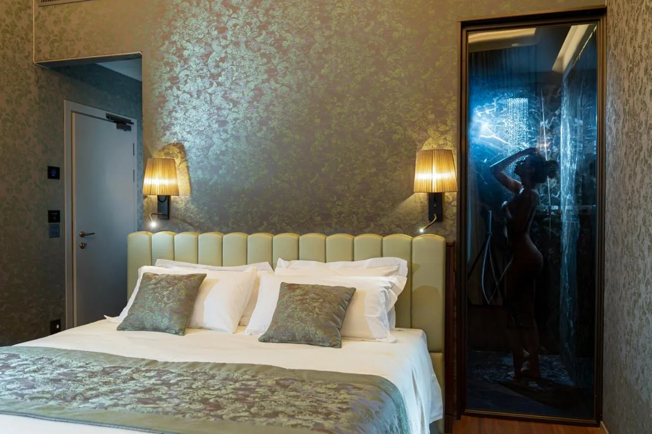 Deluxe Double or Twin Room with Canal View in Hotel Canaletto