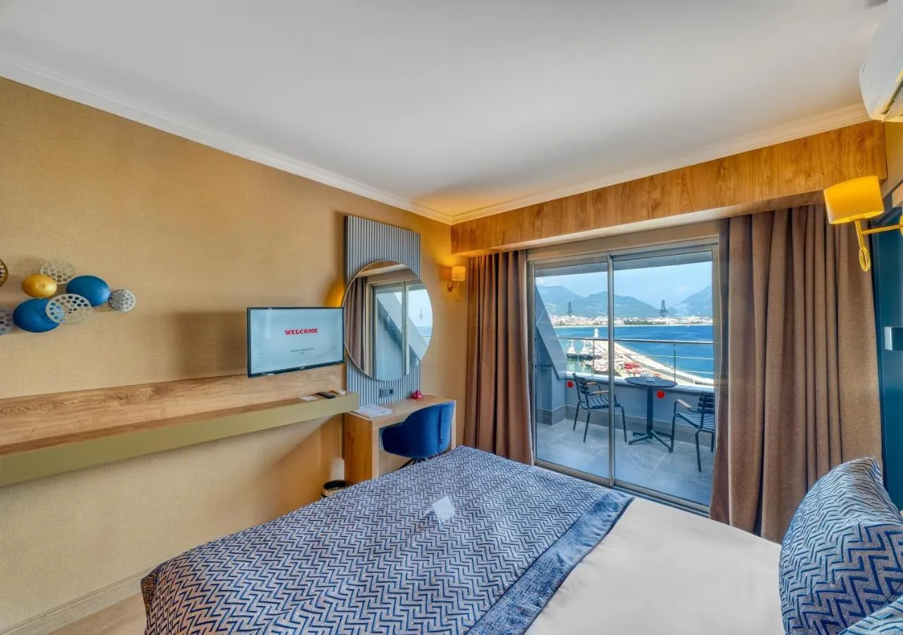 Deluxe Room Sea View - single occupancy in Numa Port Hotel