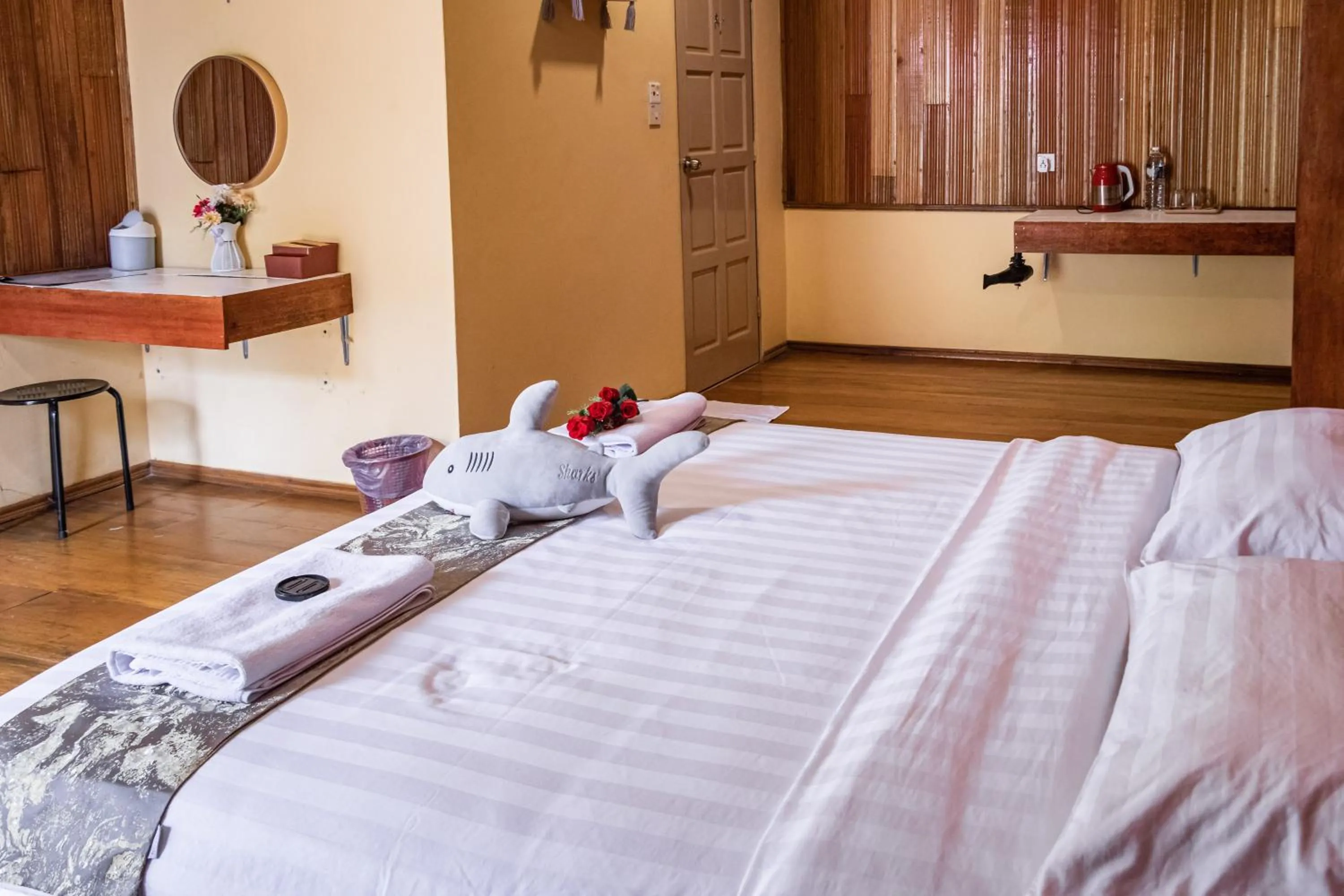 Queen Room with Garden View in Timba Garden FREE TOWN AND JETTY TRANSPORT