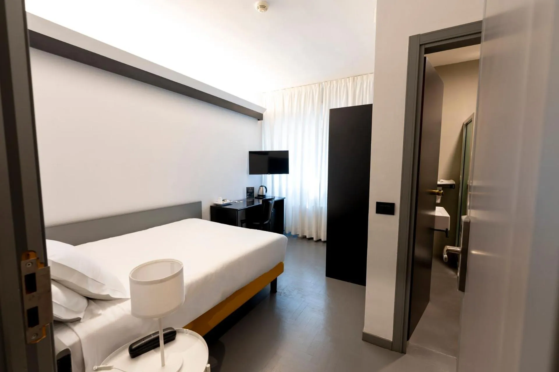 Deluxe Single Room in Cristal Palace Hotel