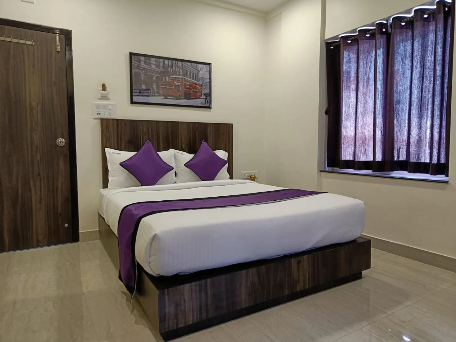 Deluxe Double Room - single occupancy in Sheldon Inn Kolkata