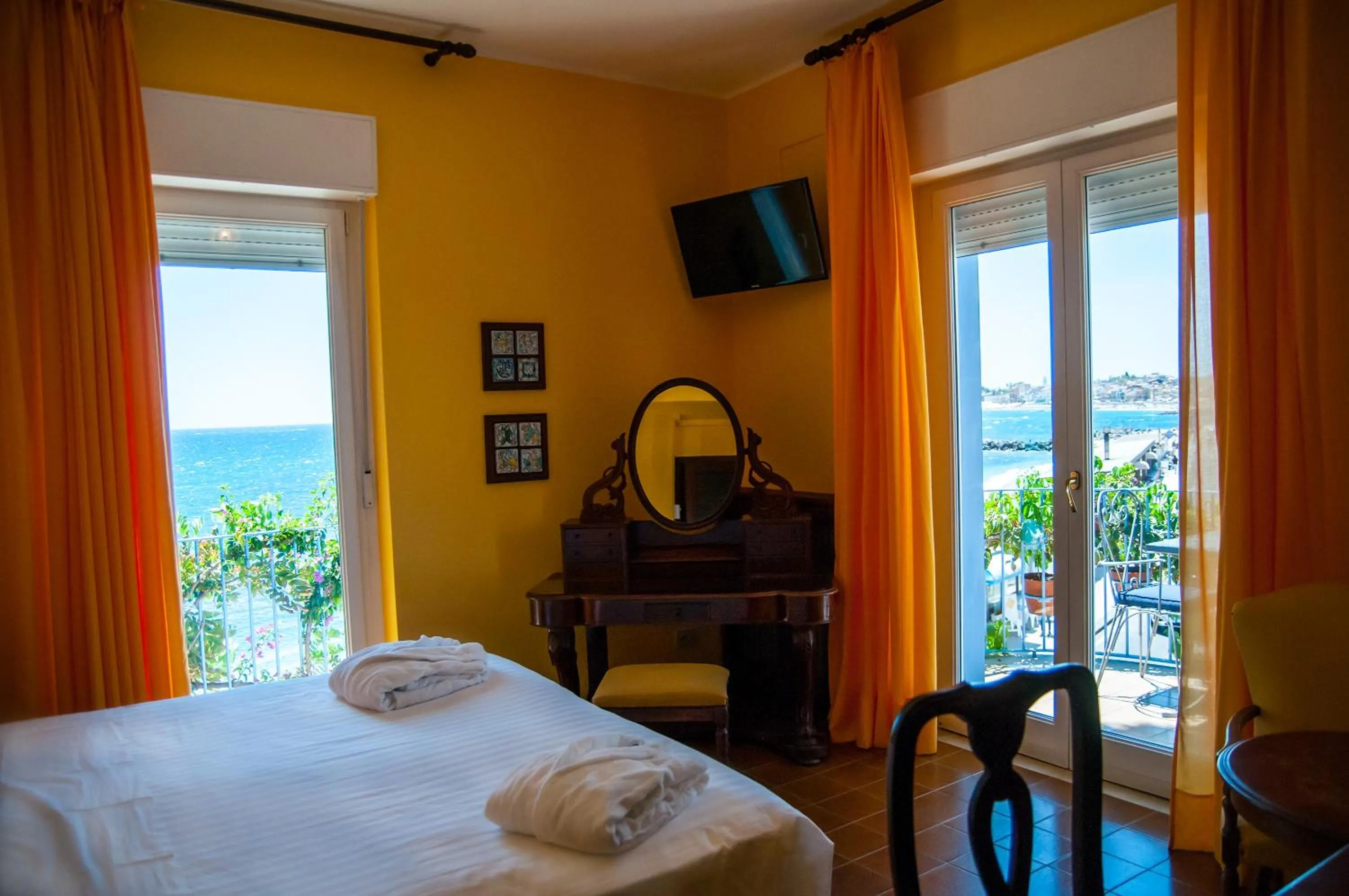Deluxe Suite with Sea View in Hotel Palladio