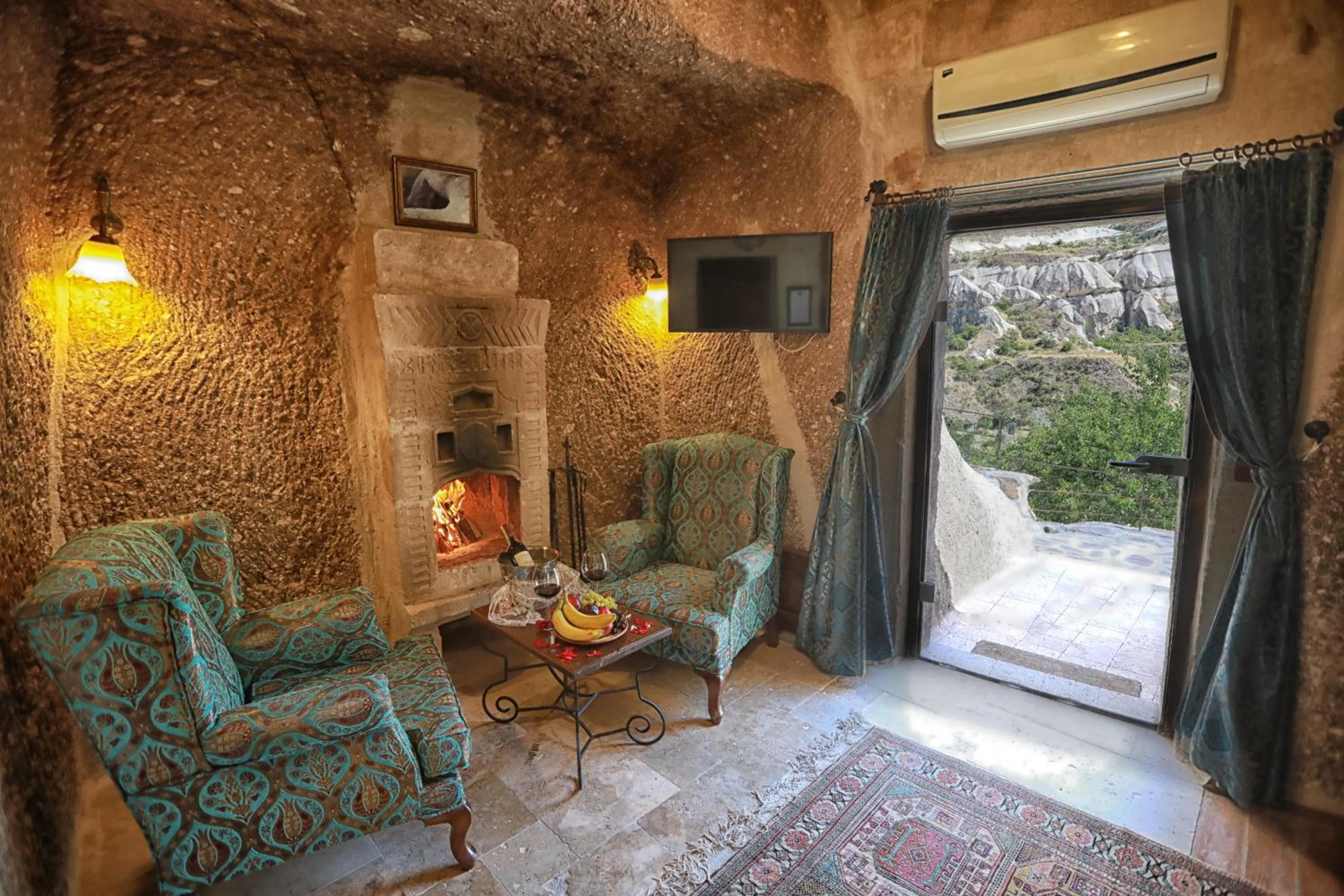 Junior Suite in Traveller's Cave Hotel