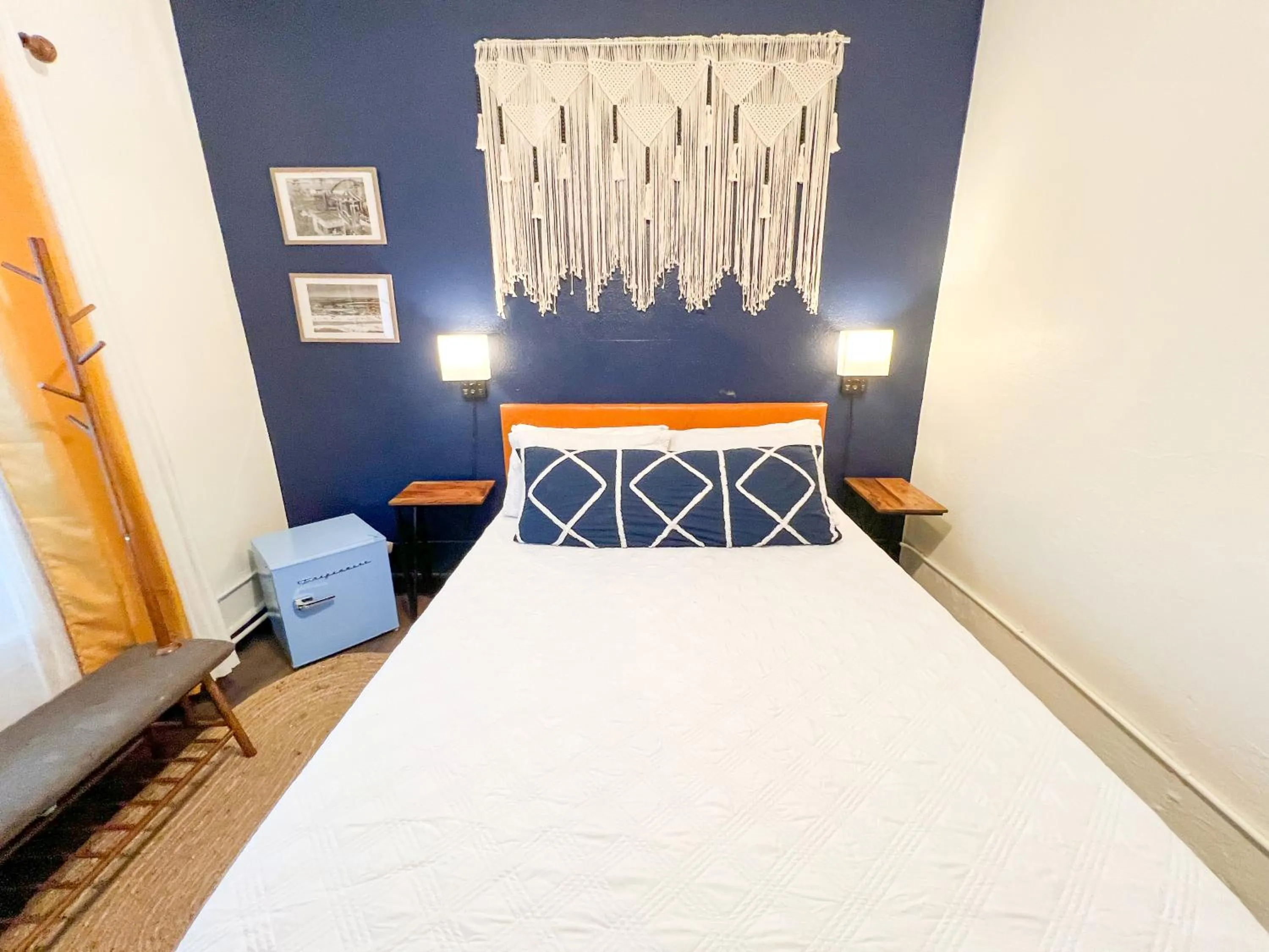 Standard Double Room with Shared Bathroom in ITH San Diego Mission Beach Backpacker Hostel