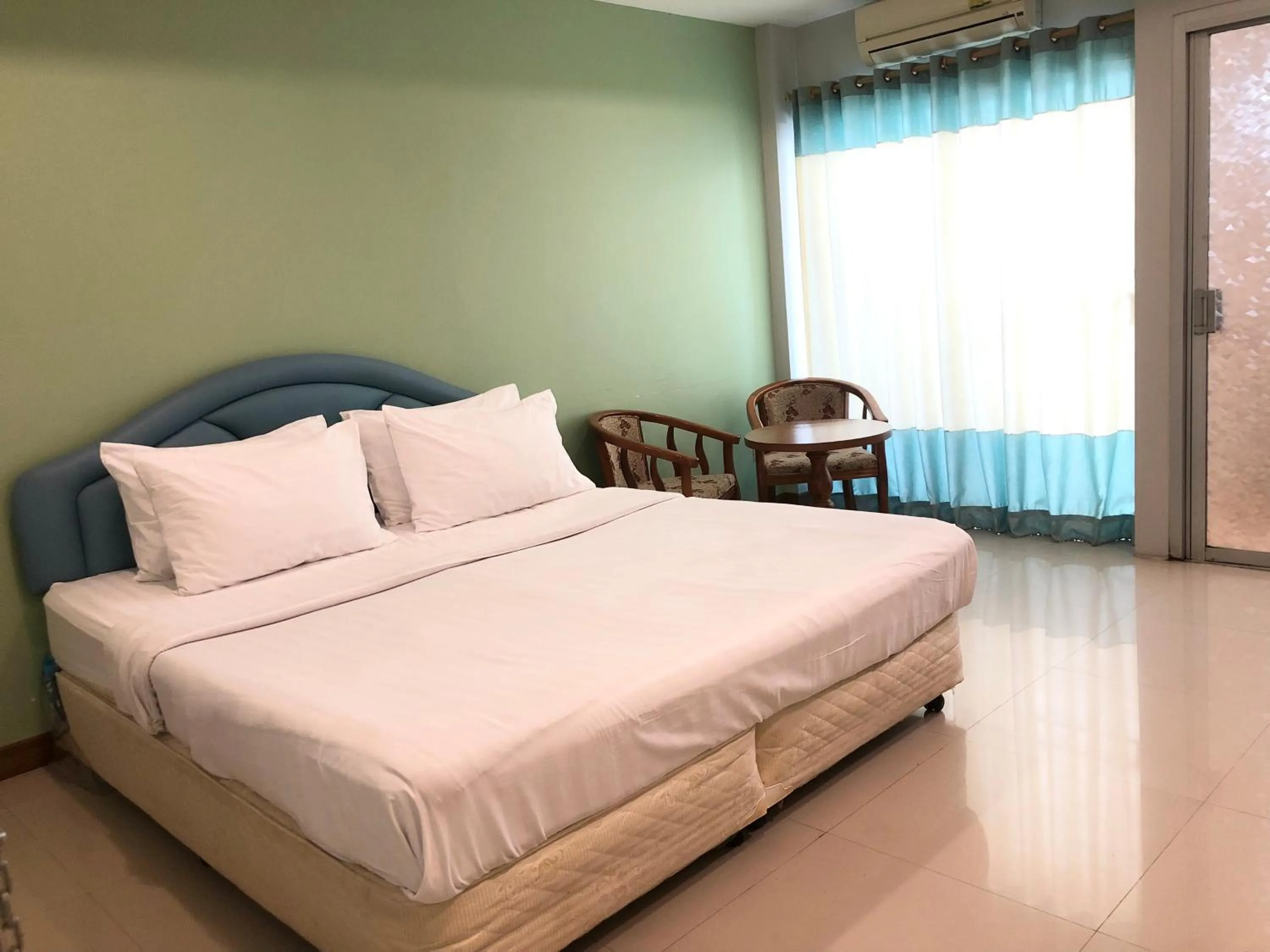 Standard King Room in Wanpen Place