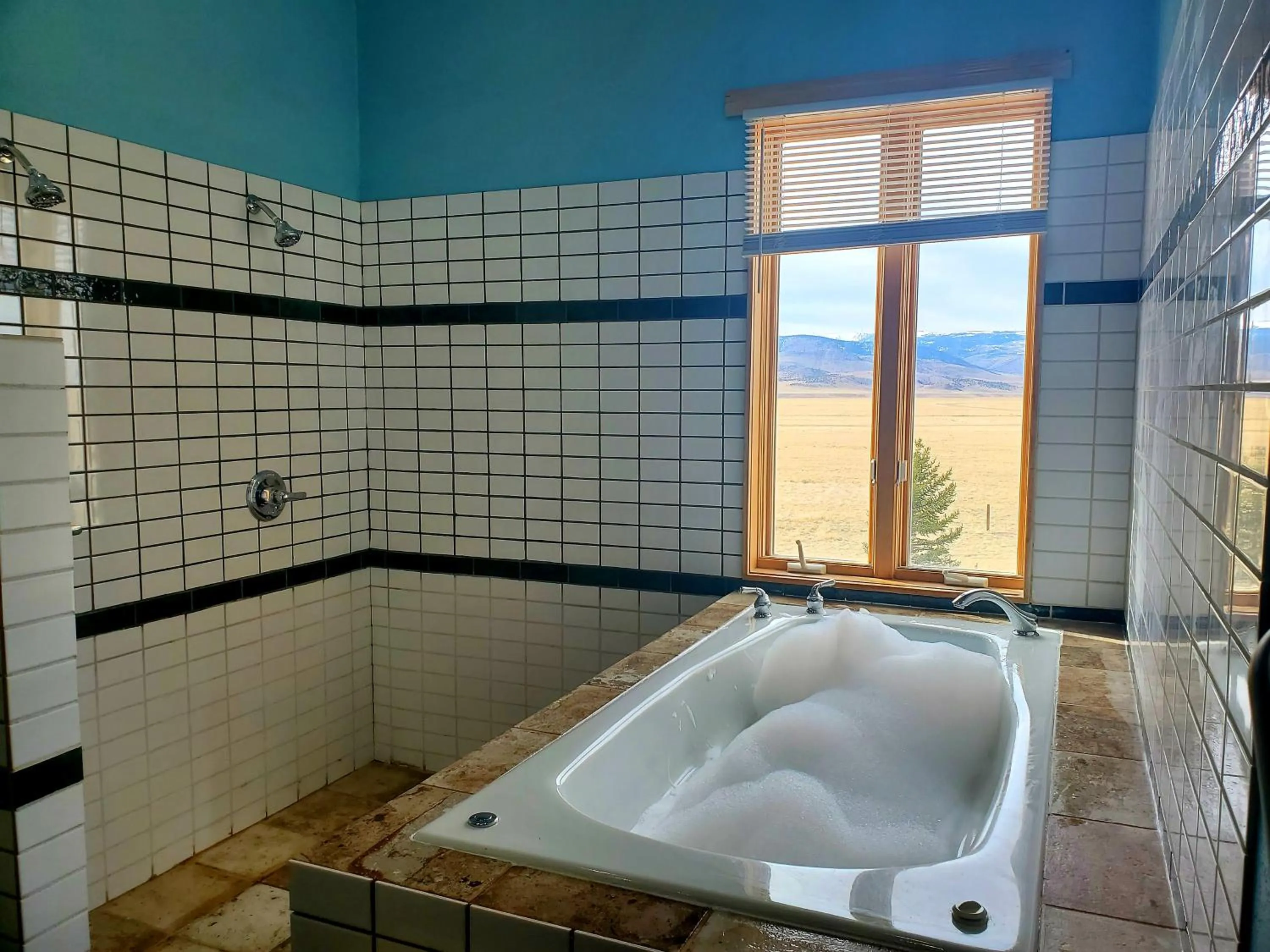 Bath in Dream Drift Motel