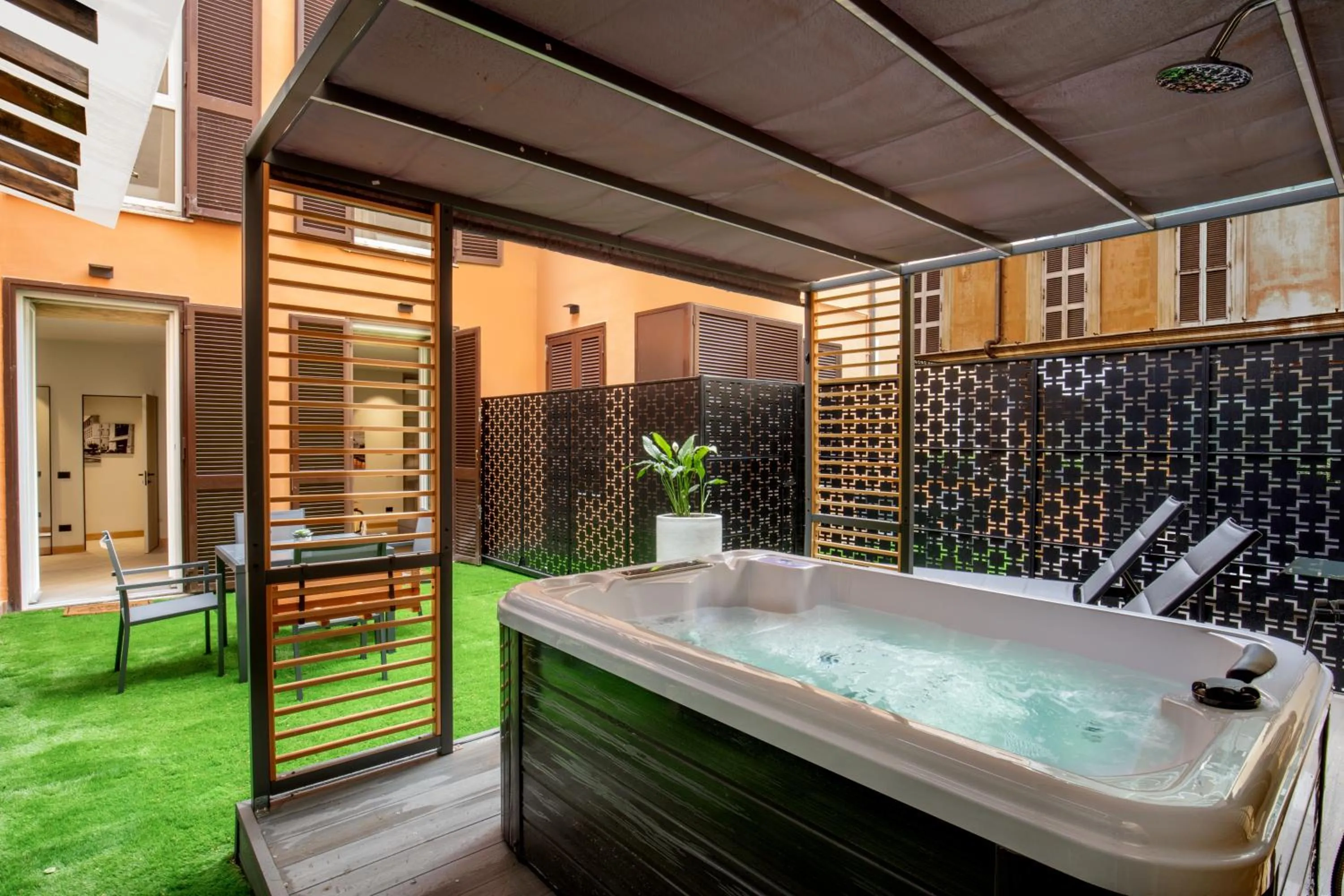 Two Connected Apartments with Terrace – Via Di Ripetta 229 in Condotti Boutique Hotel