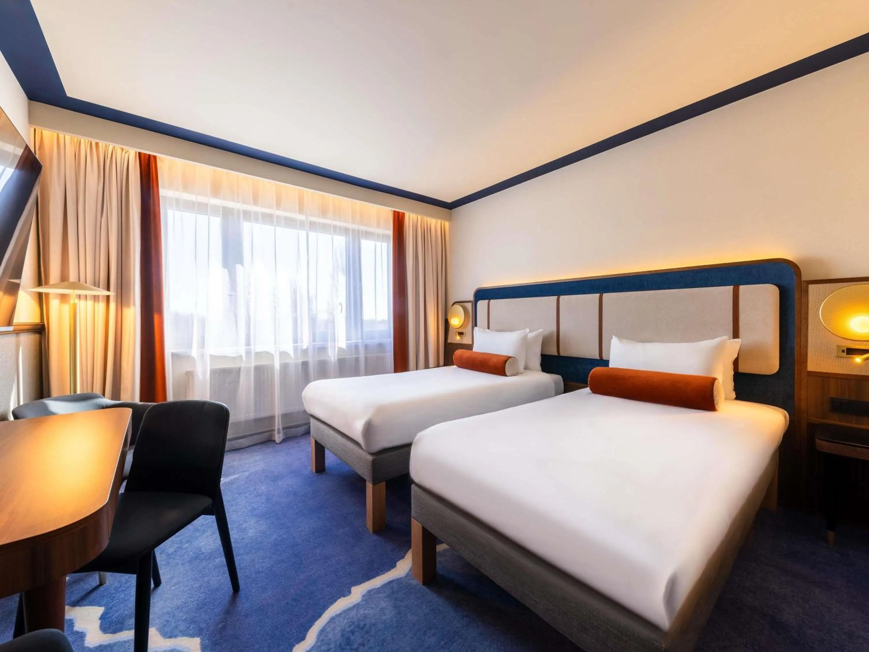 Classic Twin Room with Sea View in Mercure Gdynia Centrum