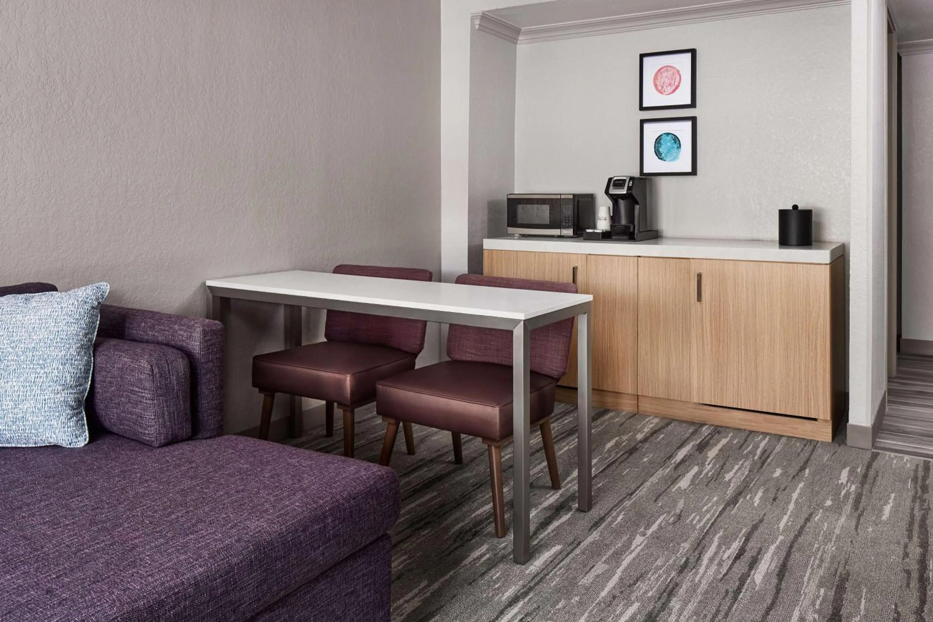 One-Bedroom Queen Suite with Two Queen Beds and Sofa Bed in Hilton Garden Inn Tewksbury Andover