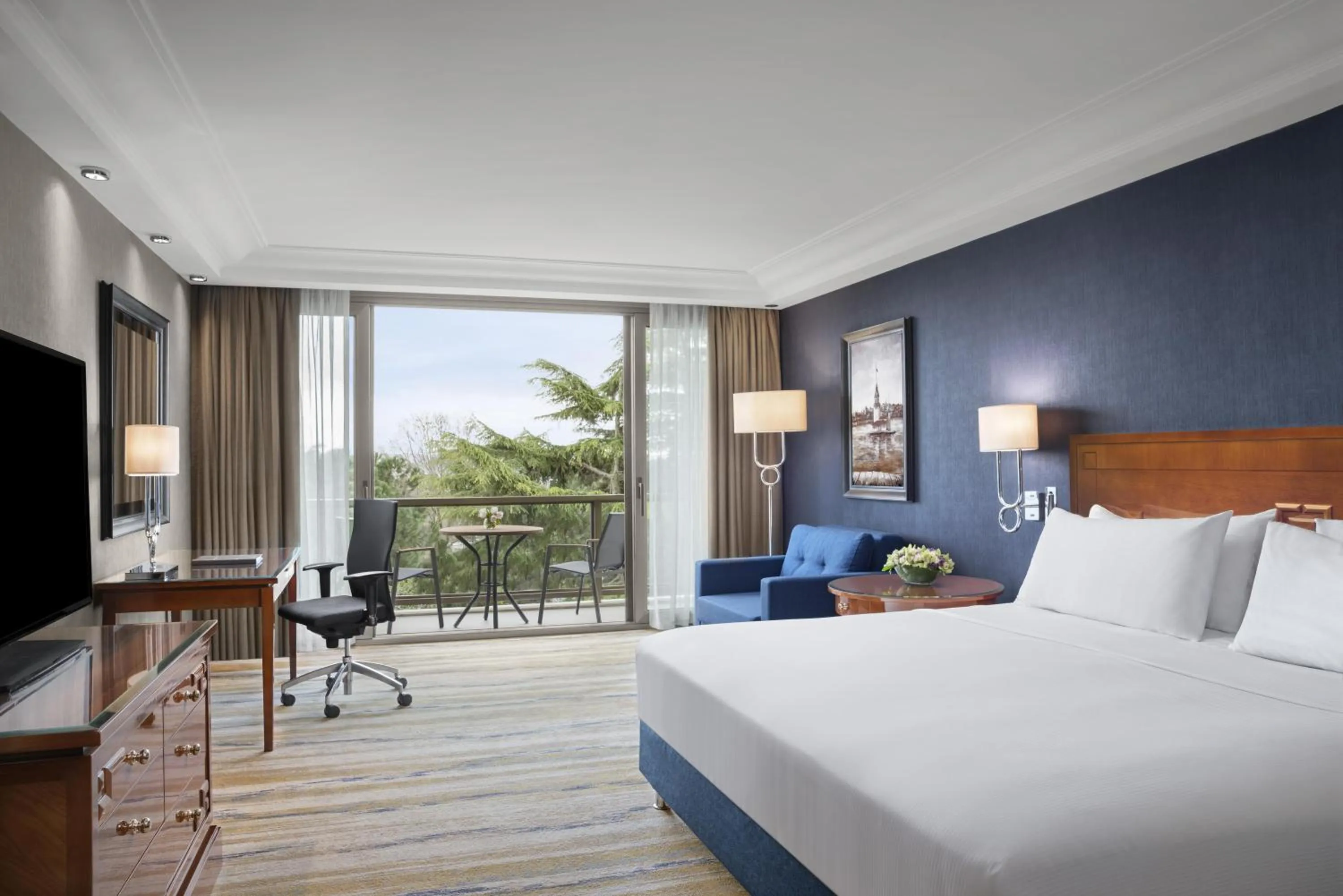 Deluxe King Room with Garden View in Hilton Istanbul Bosphorus