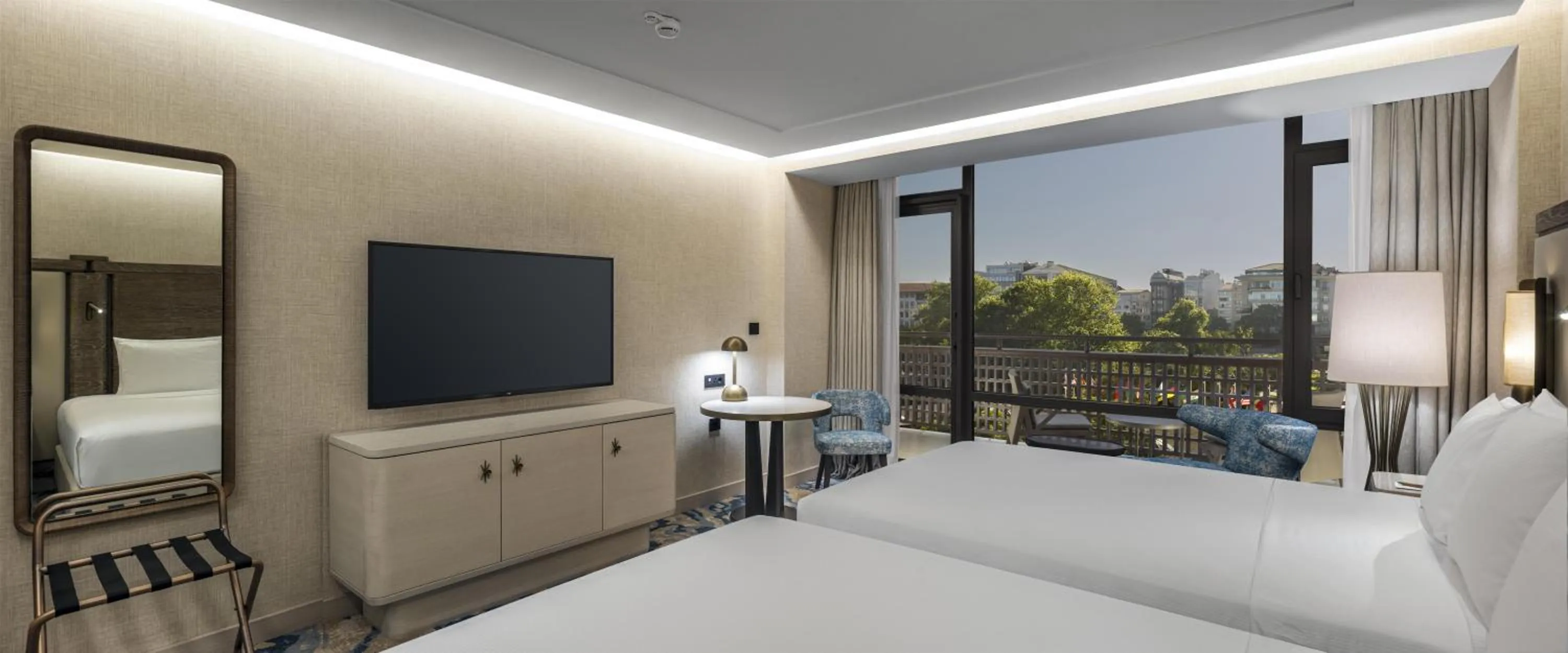 Deluxe Double Room with Two Double Beds and City View in Hilton Istanbul Bosphorus