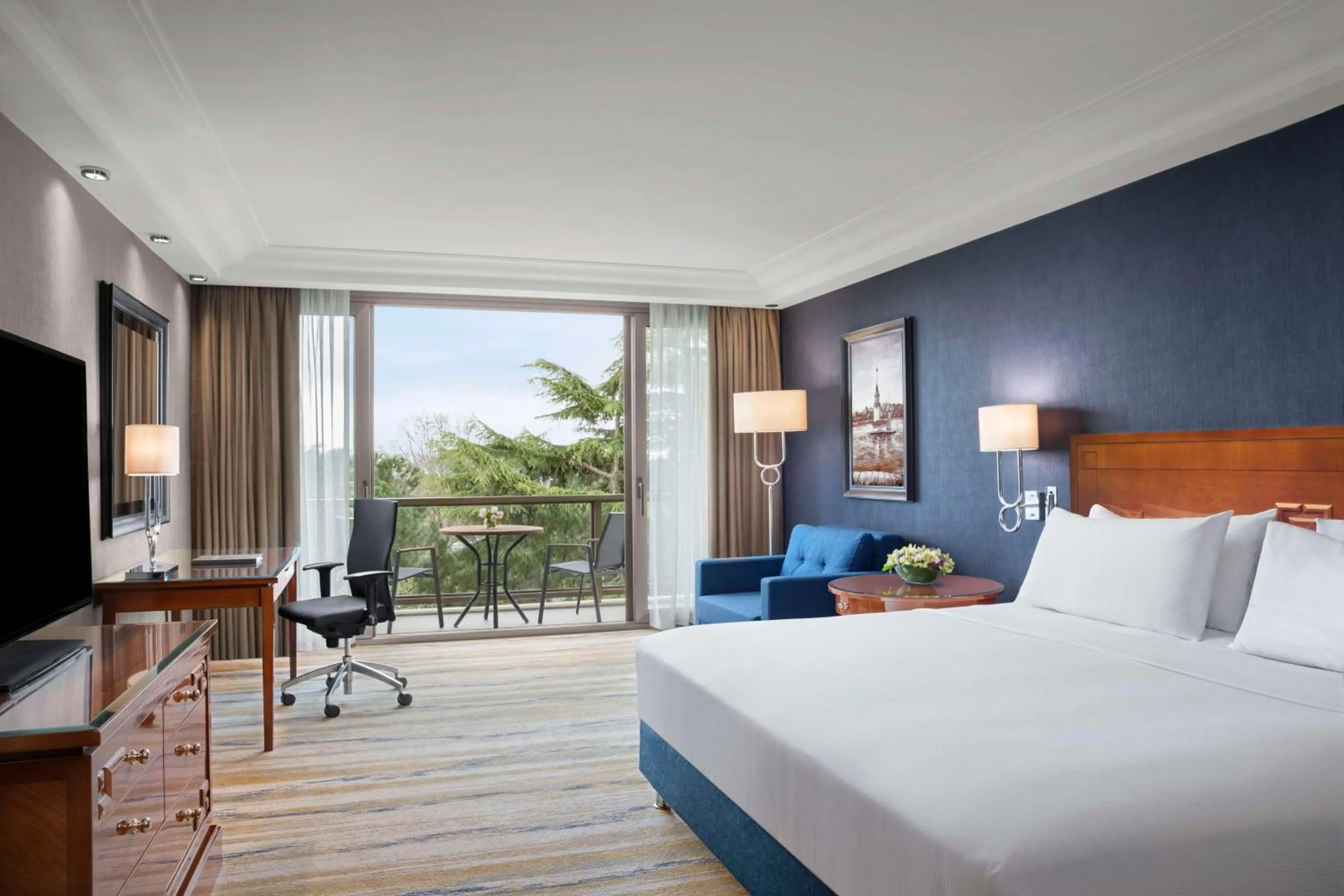 Deluxe King Room with Garden View in Hilton Istanbul Bosphorus