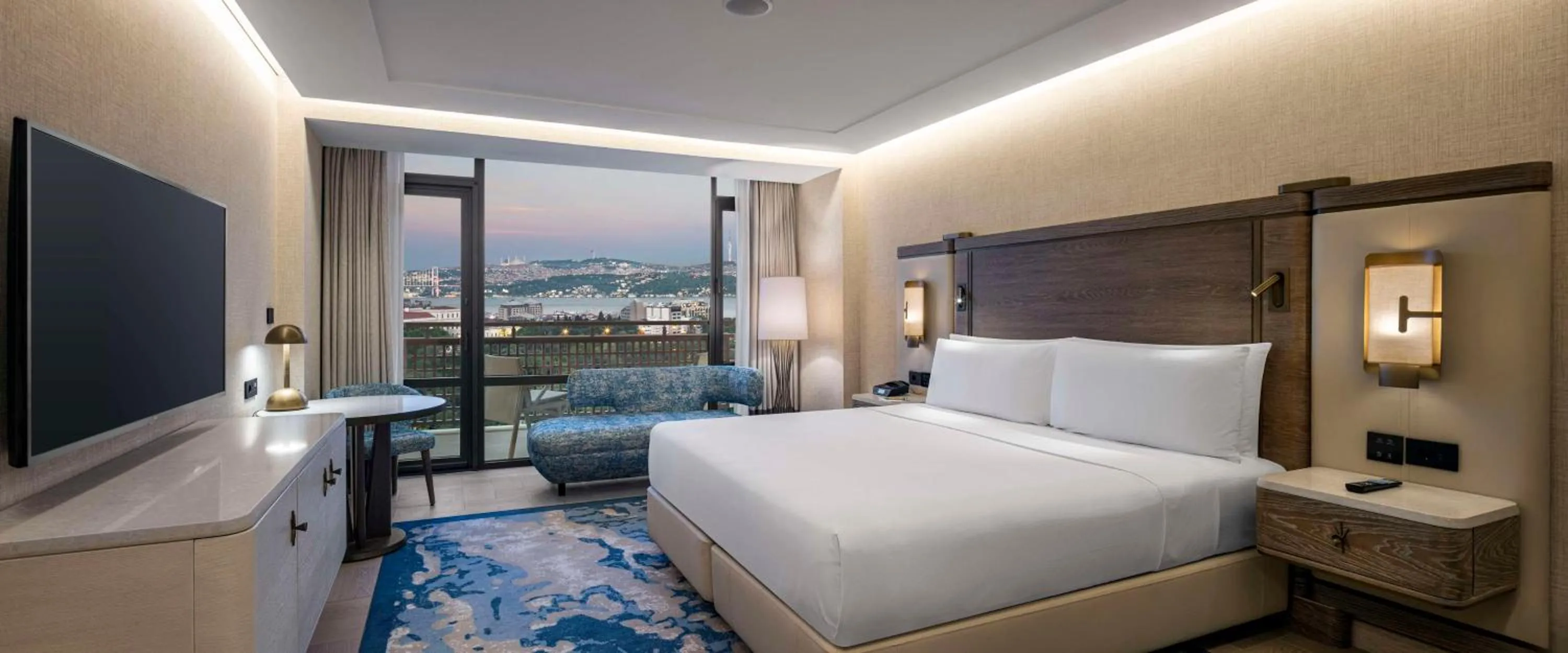Deluxe King Room With Bosphorus View in Hilton Istanbul Bosphorus