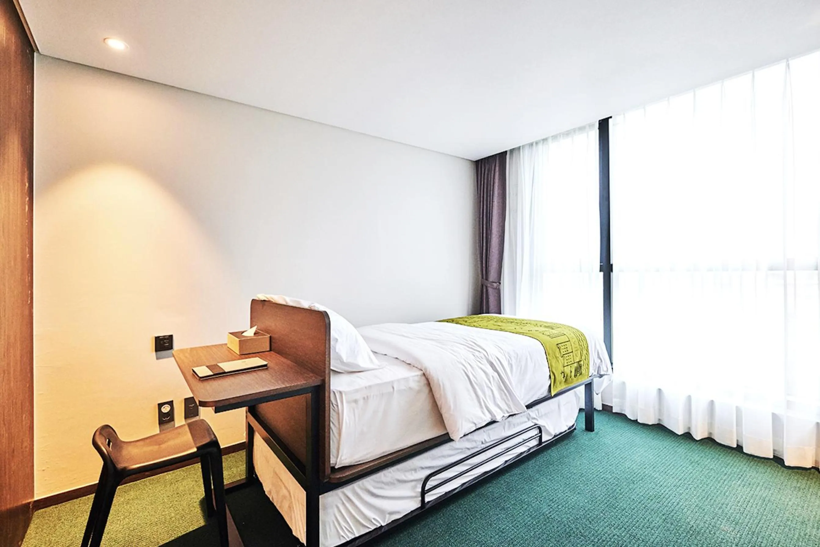 Superior Twin Room with Mountain View in Jeju Pureun Hotel