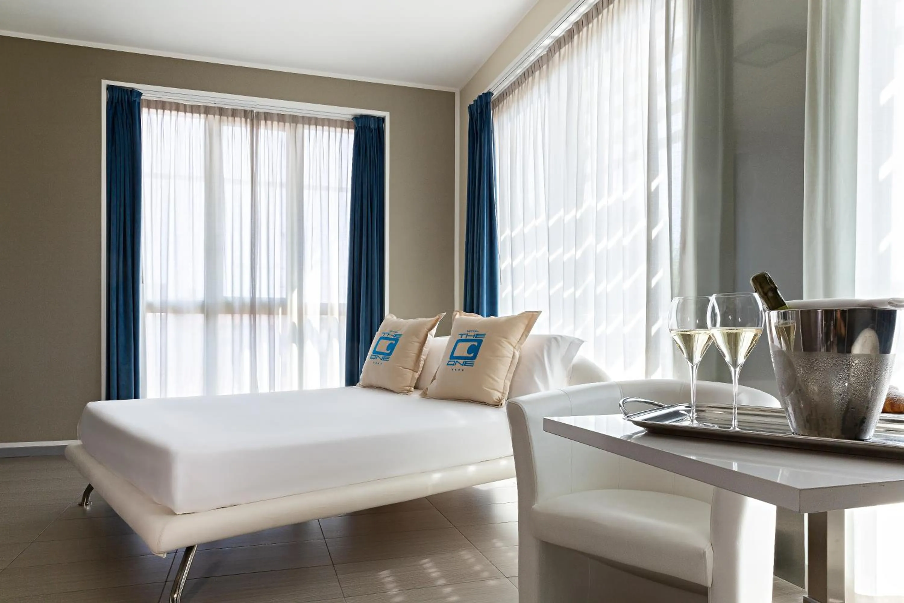 Suite with Balcony in The One Hotel - Designed for Adults - Pet lovers