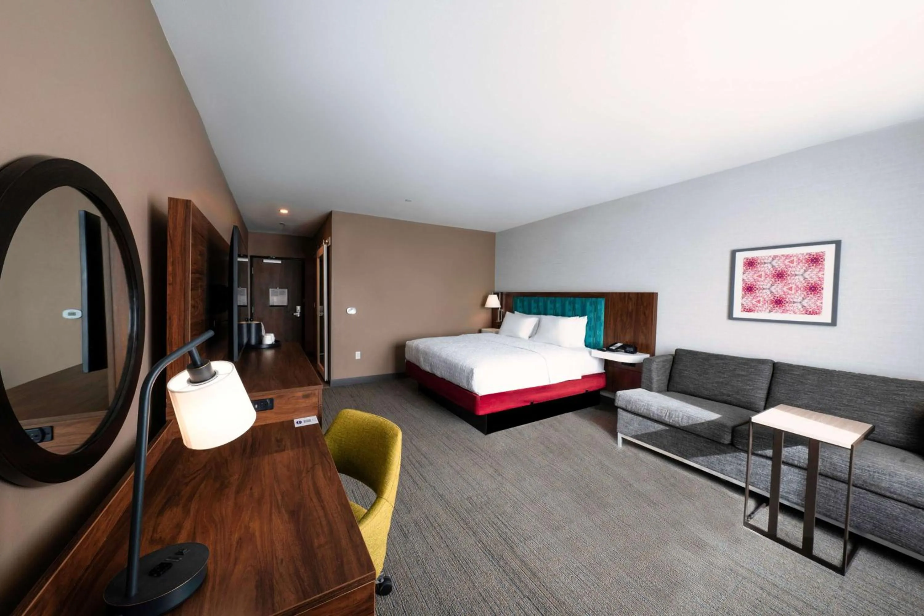 King Room with Sofa Bed - Hearing Accessible in Hampton Inn Needles