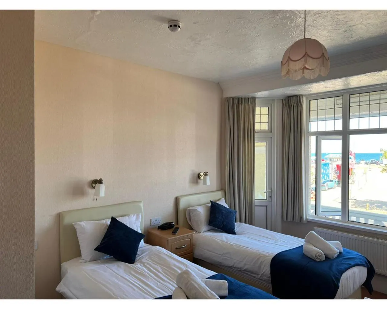 Twin Room with Private Bathroom in Bonair Hotel