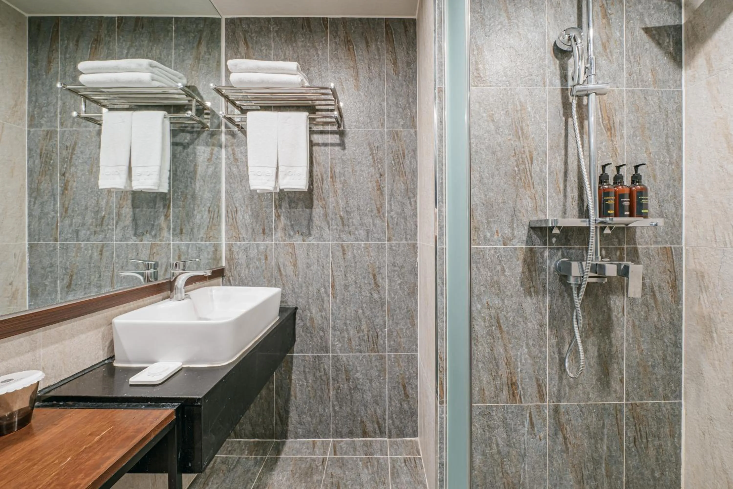 City Twin Room in Hotel With City