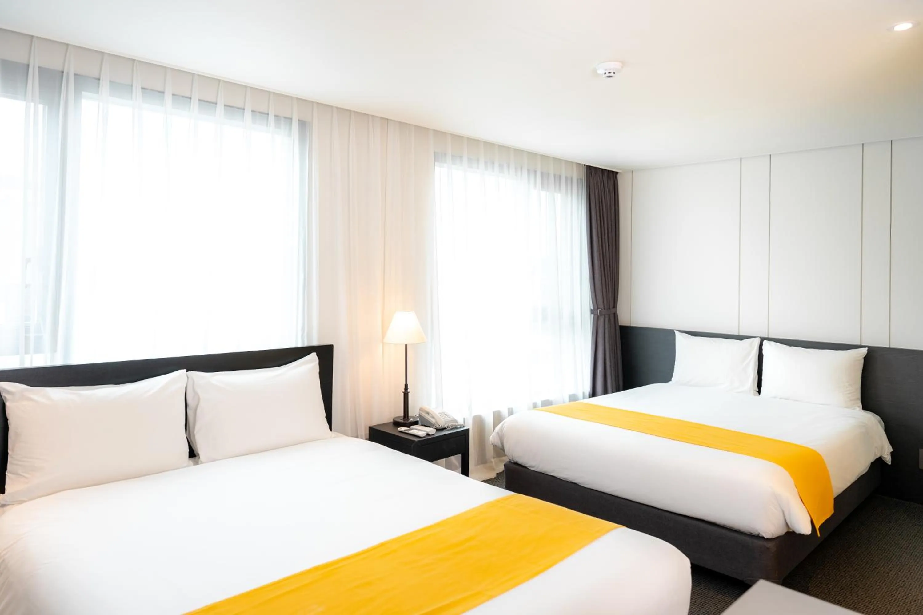 Deluxe Twin Room in Seogwipo Hills Hotel