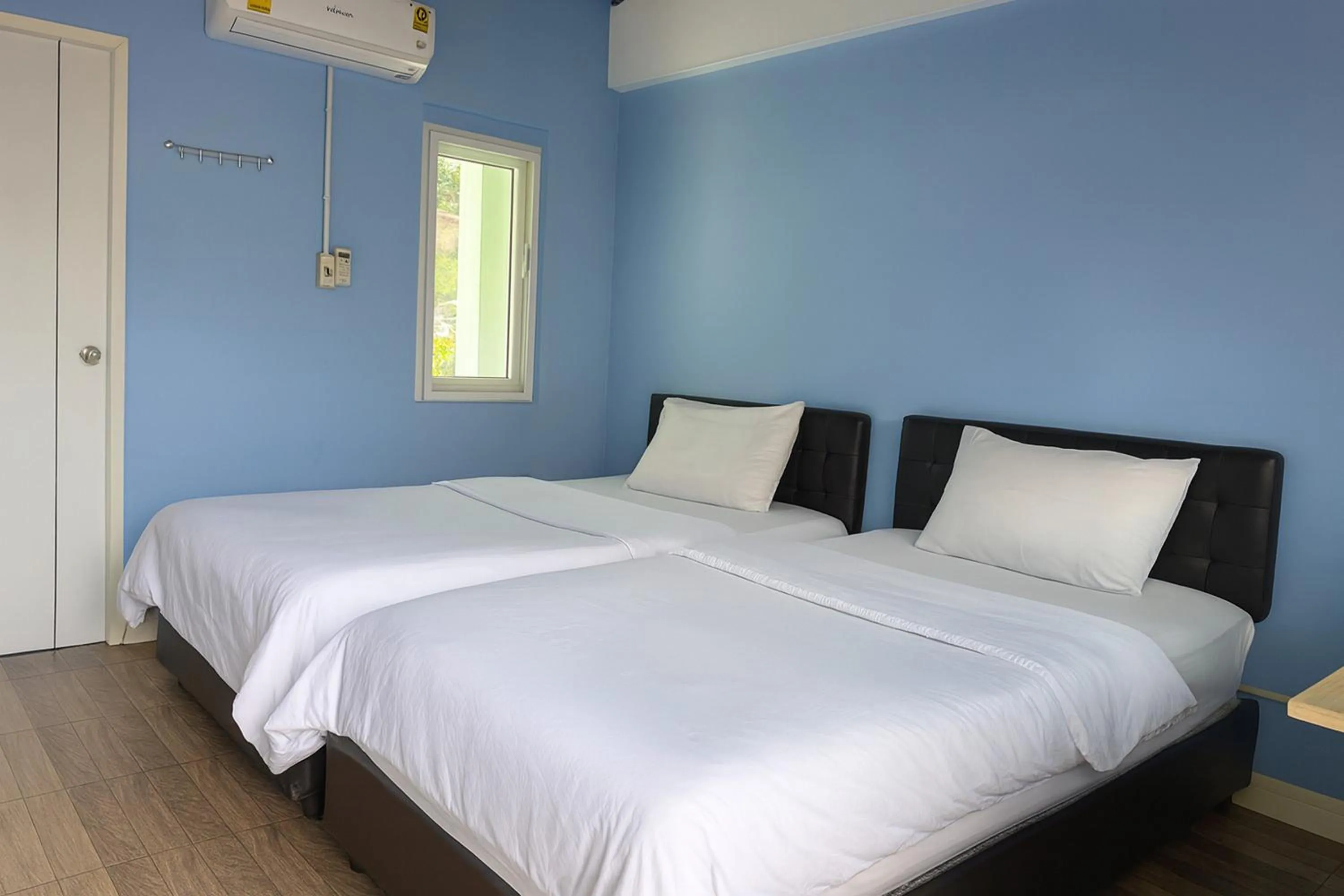 Twin Room with Private Bathroom in The Voyager Guesthouse