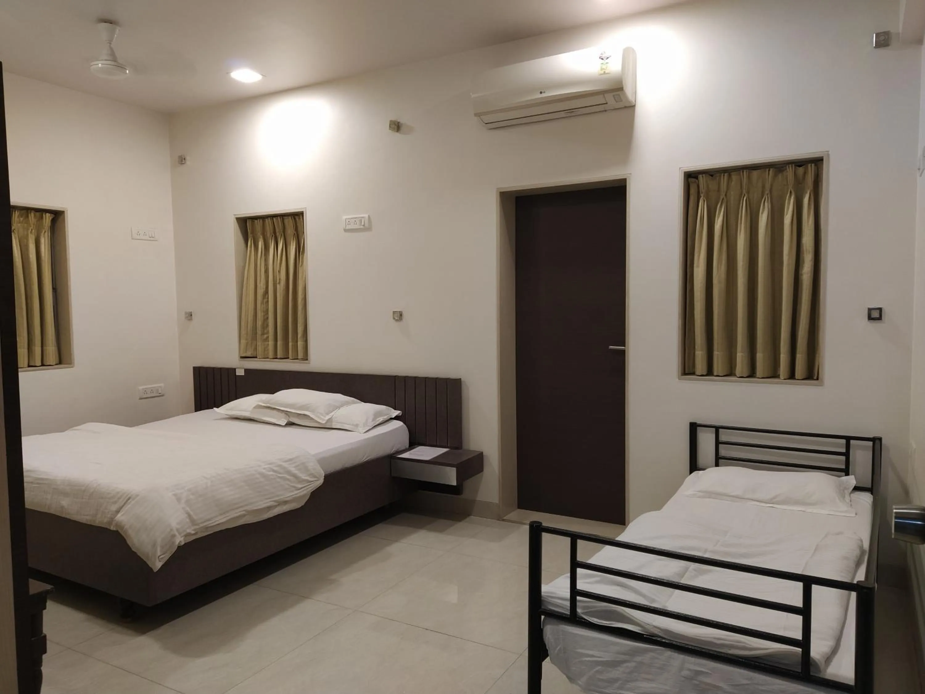 Triple Room in Pals Hotel