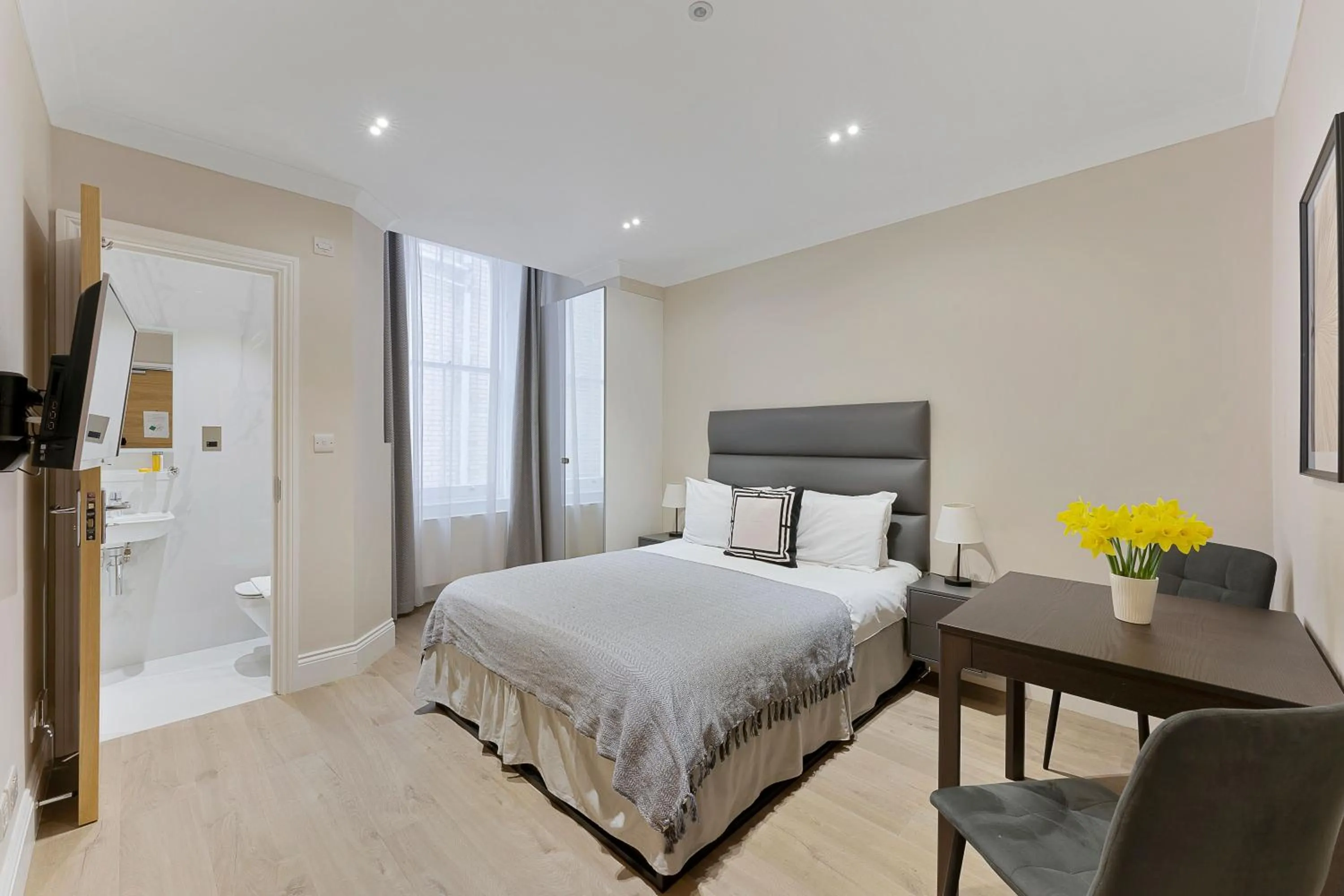 Classic Studio Suite in Cleveland Residences Kensington