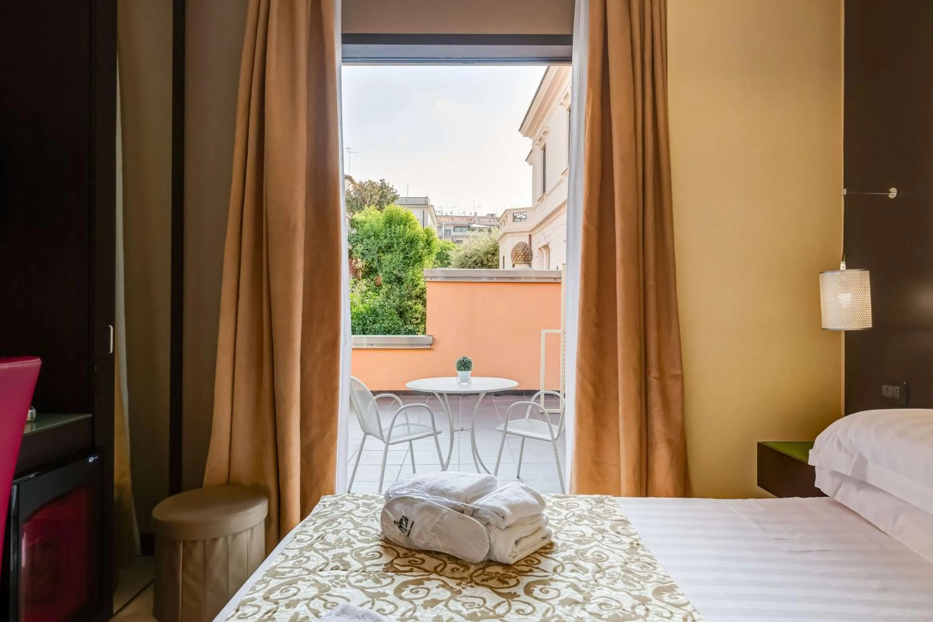 Deluxe Queen Room in Best Western Cinemusic Hotel