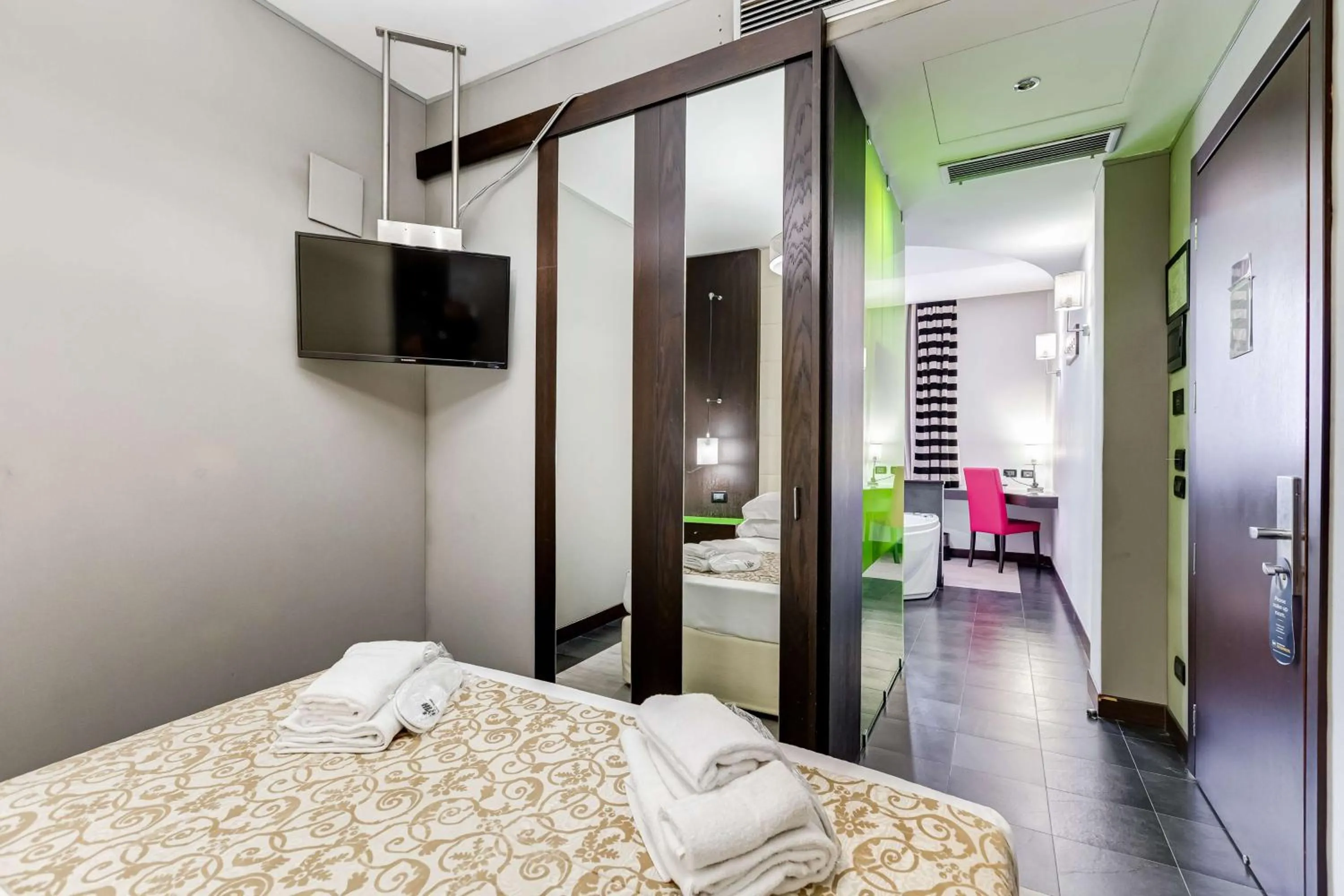 Queen Room with Sofa Bed in Best Western Cinemusic Hotel