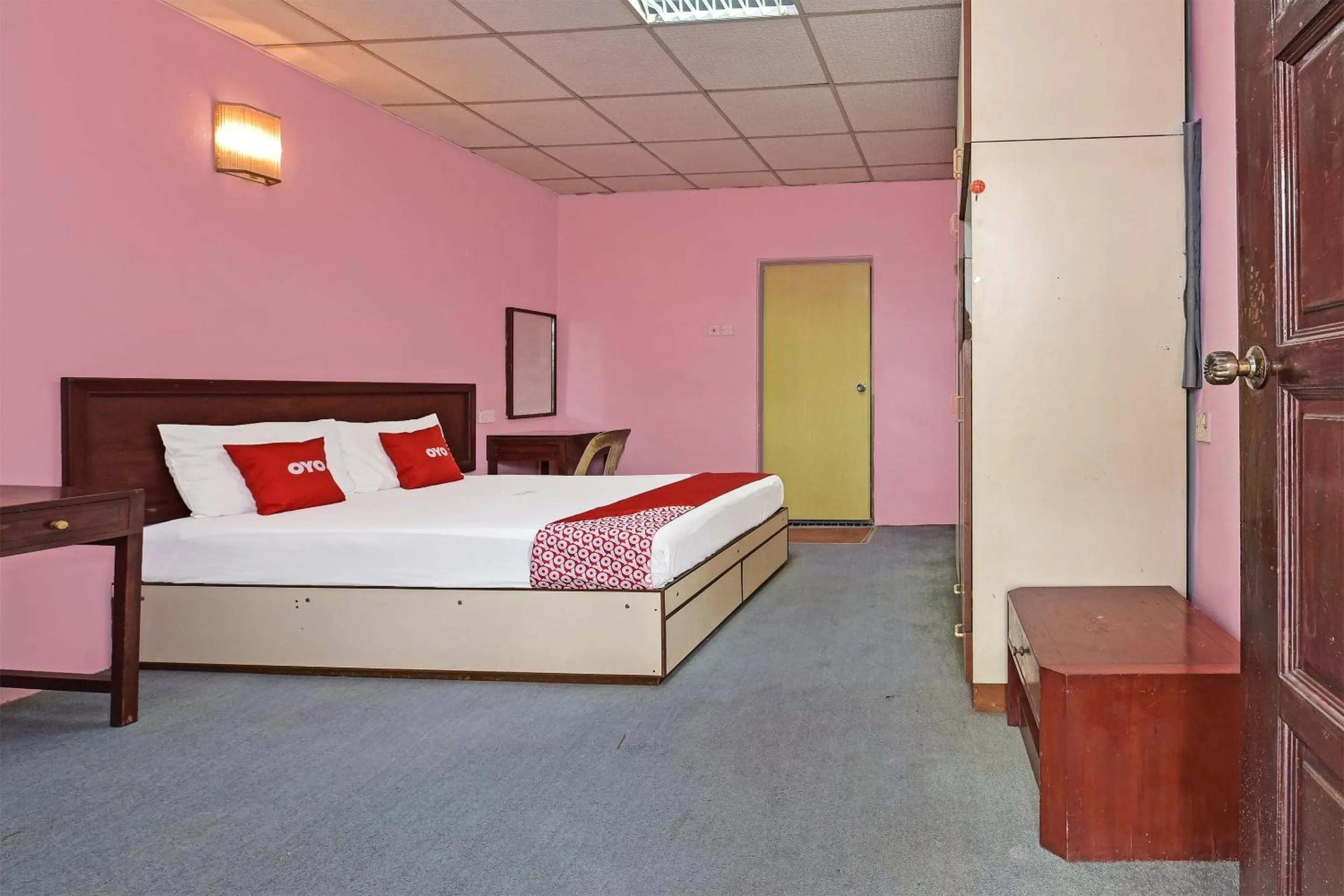 Deluxe Double Room in Hotel O Villa De Rose