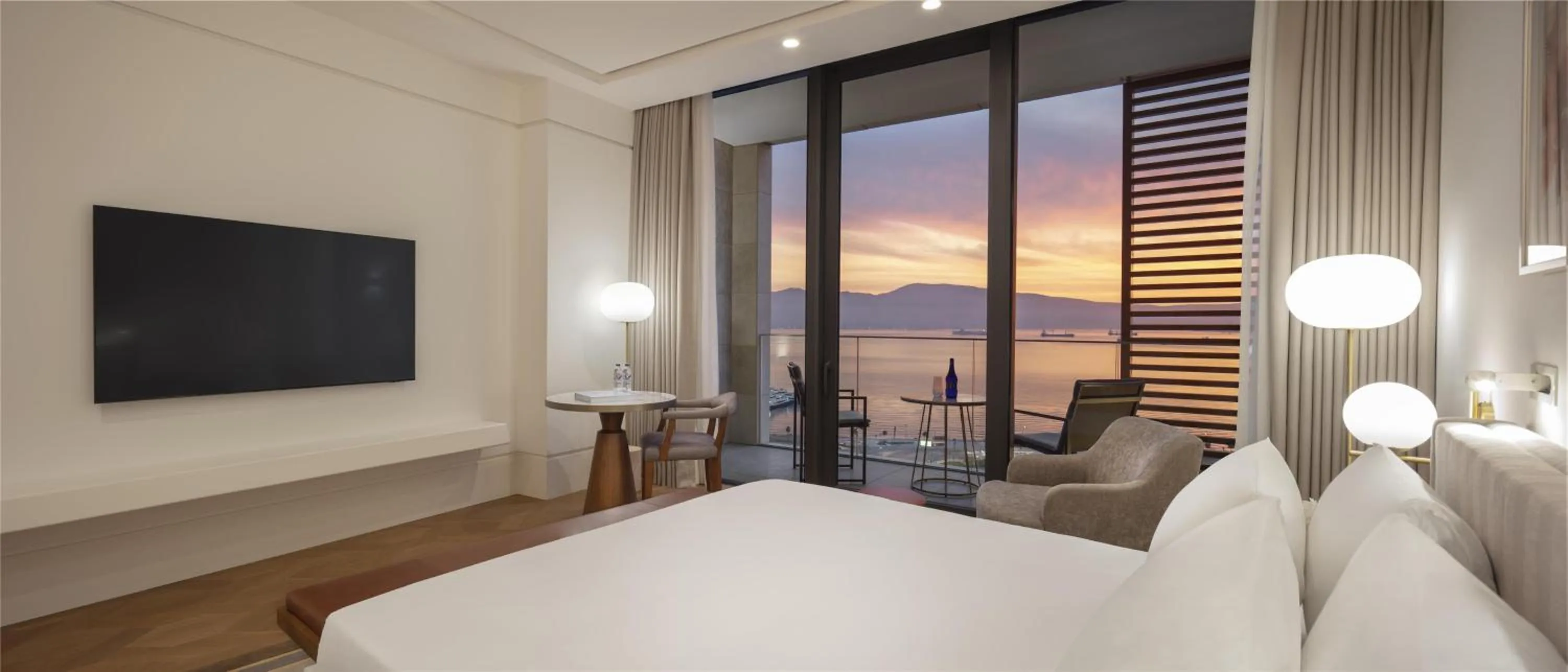 Deluxe King Room in Hyatt Regency Izmir IstinyePark