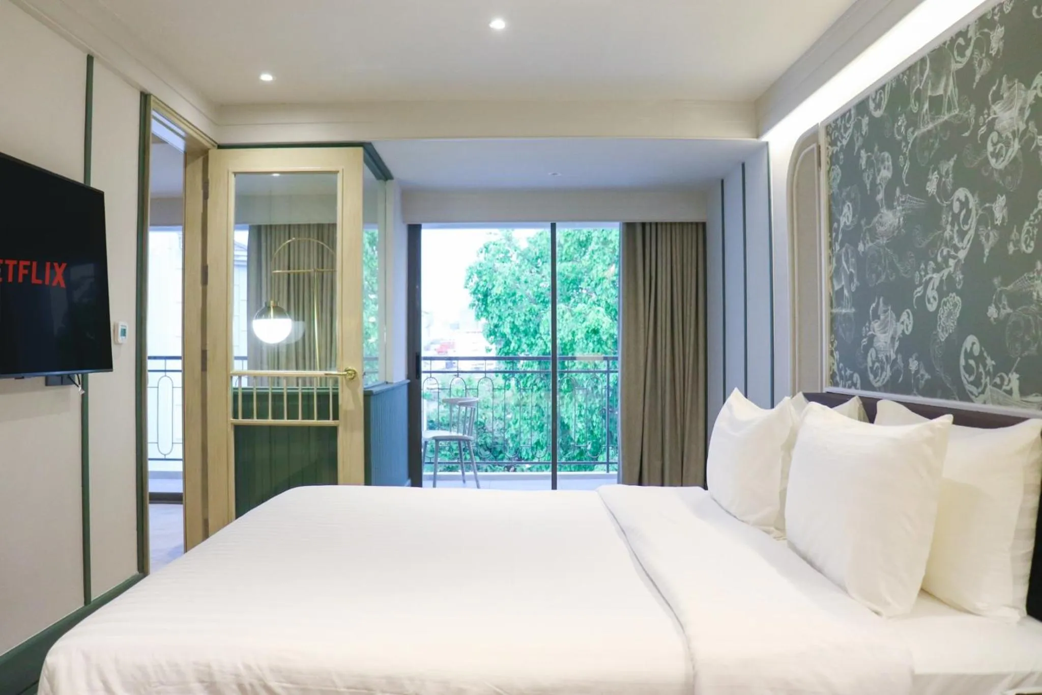 Quarter One-Bedroom Premier King Suite in The Quarter Chaophraya by UHG