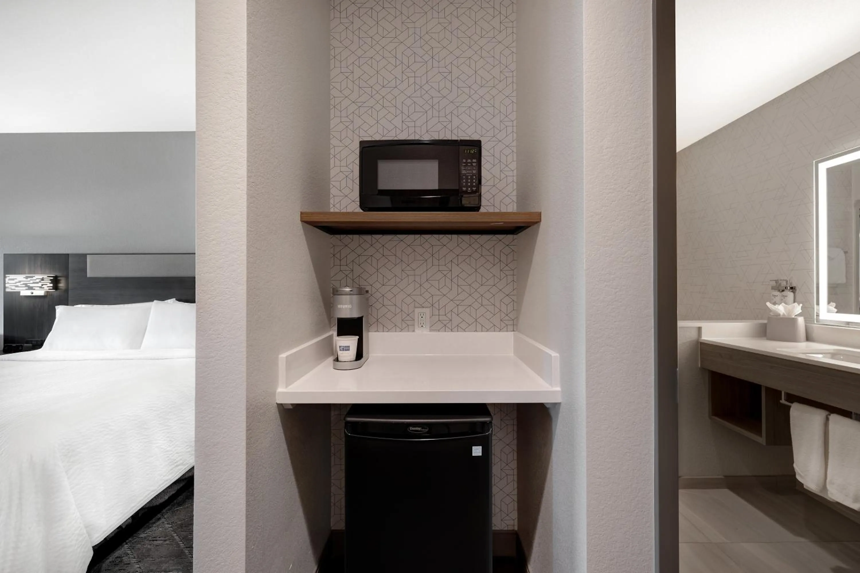 Standard Queen Room with Two Queen Beds in Holiday Inn Express & Suites Ontario - Chino Hills by IHG