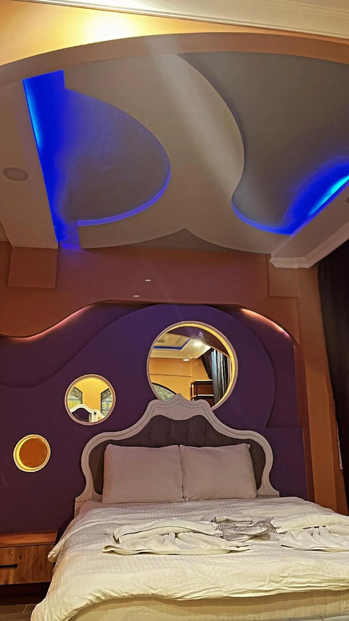 Queen Room in CEMRE SUIT