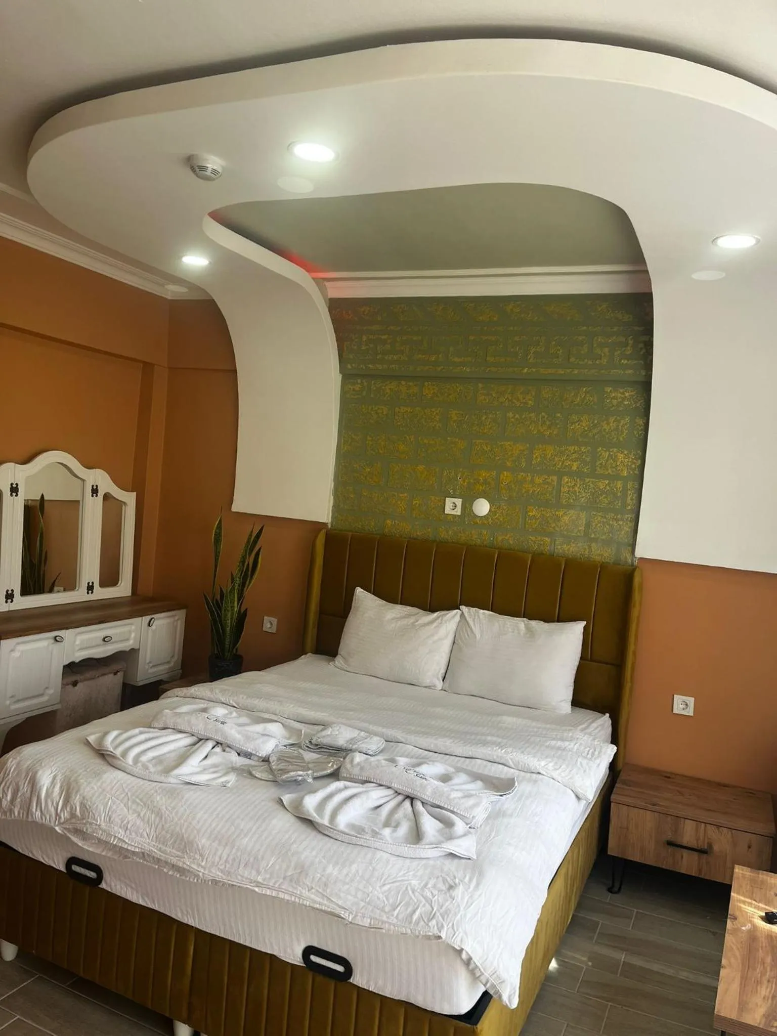 Queen Room with Balcony in CEMRE SUIT