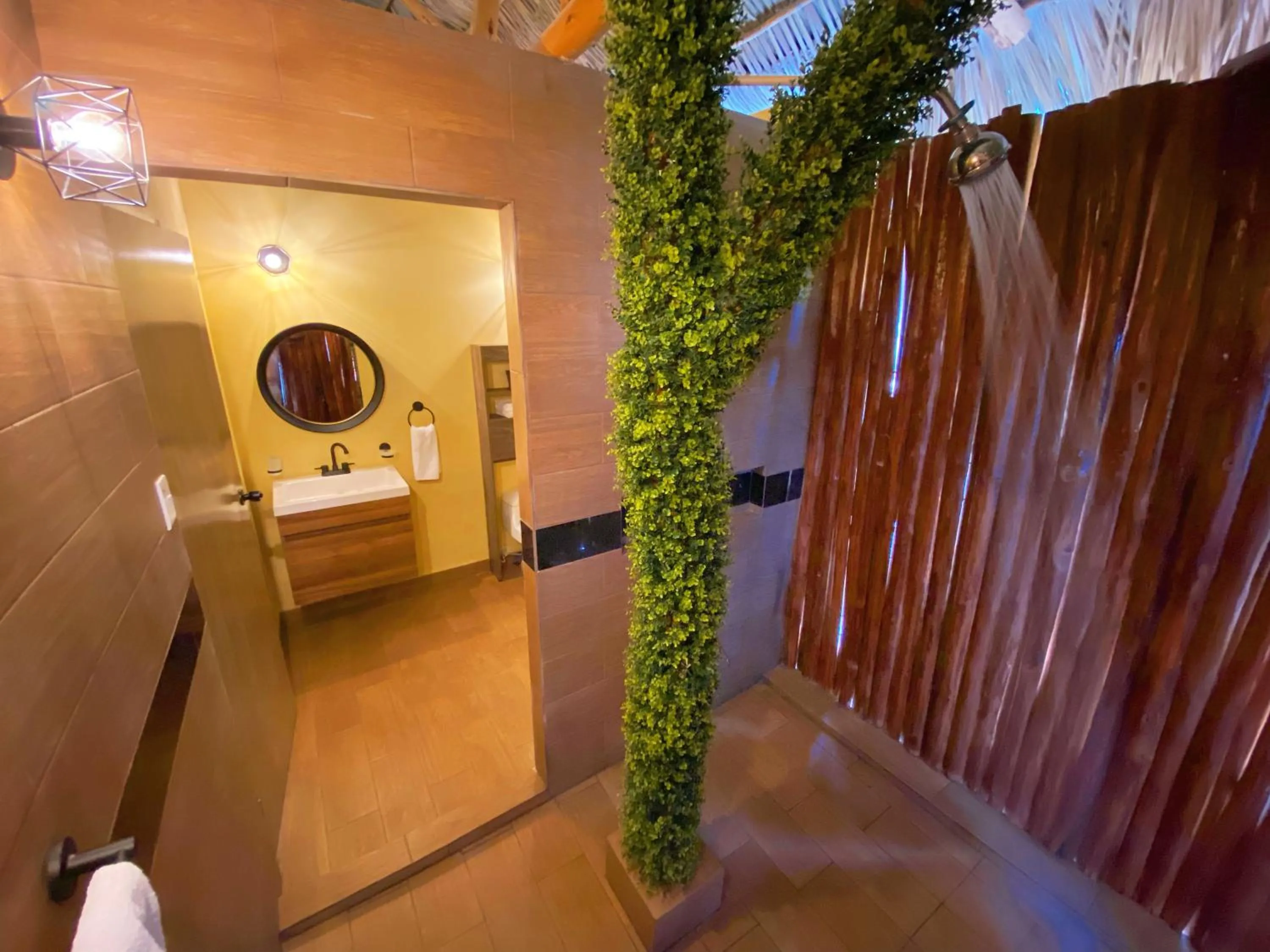 Deluxe Family Room in Palm Valley Cabins