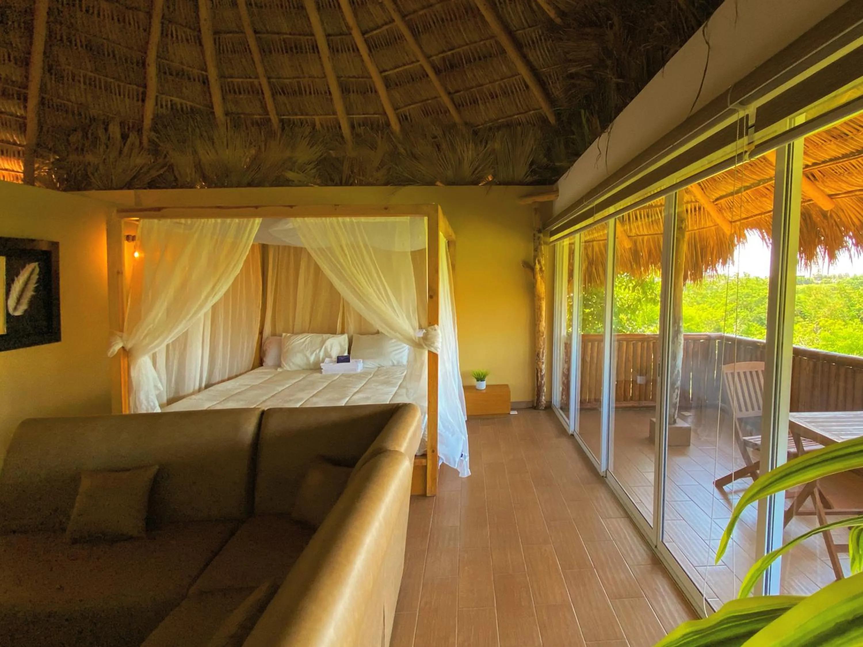Deluxe Double Room with Balcony and Sea View in Palm Valley Cabins